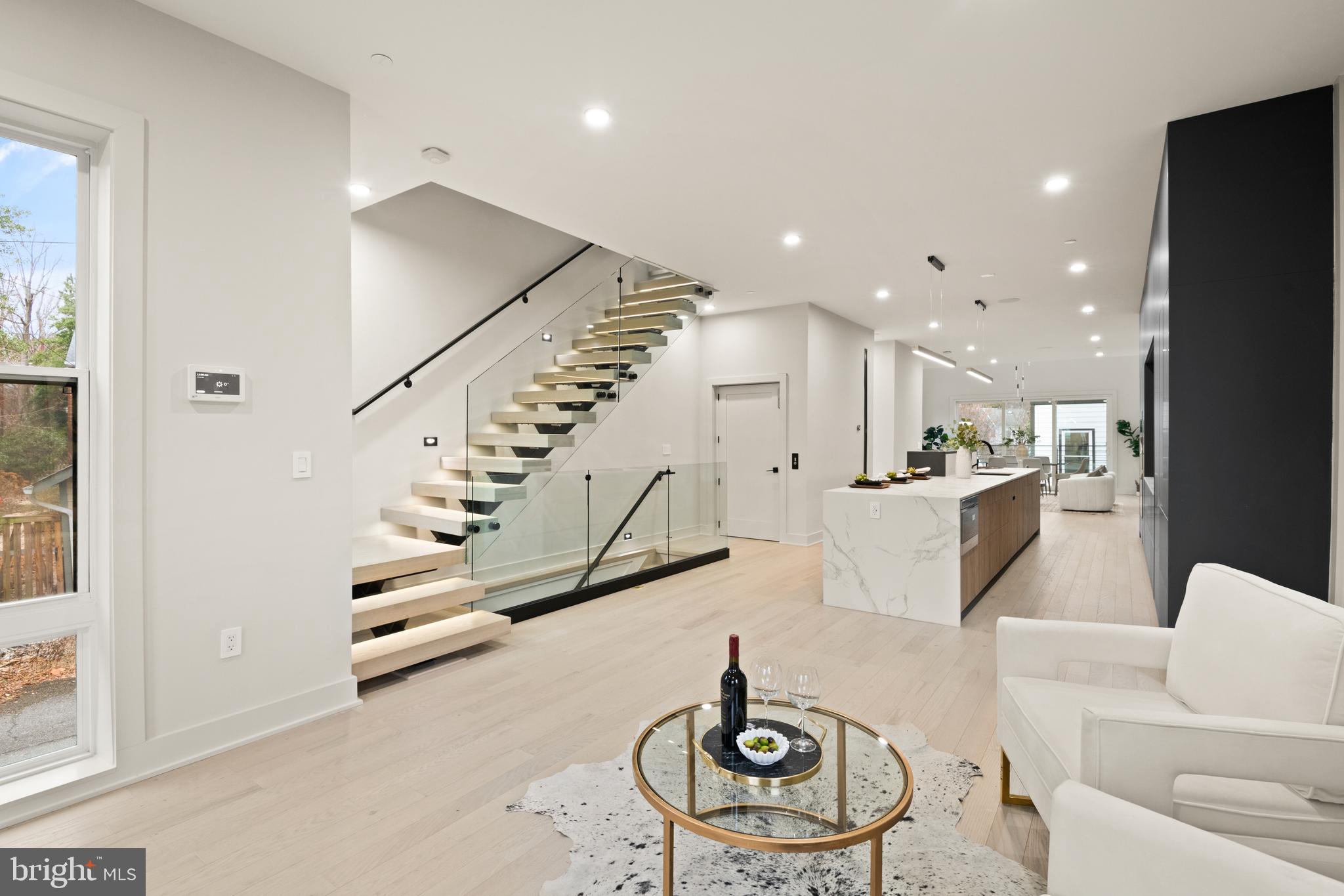 Real estate listing preview #8