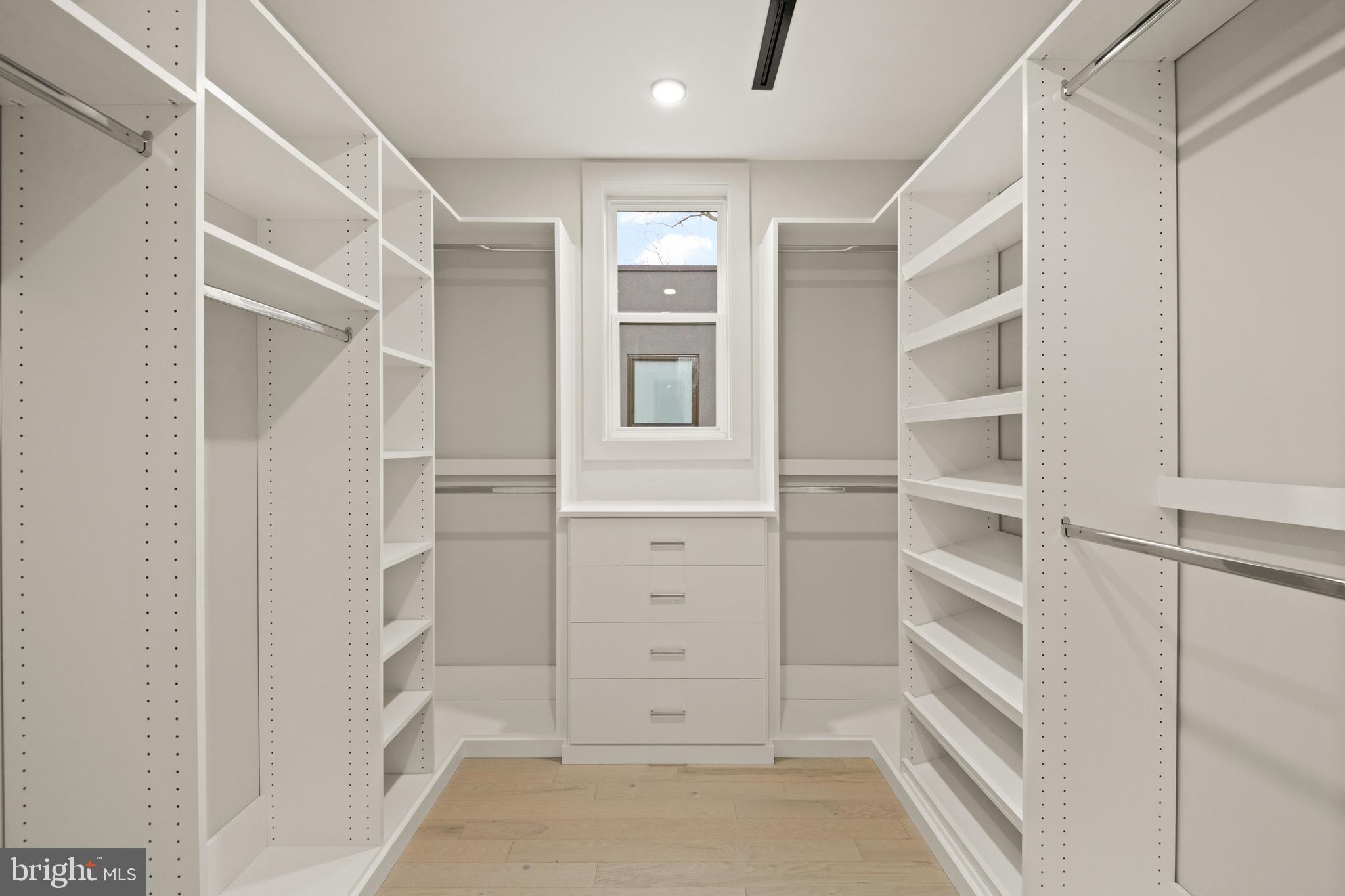 Real estate listing preview #32