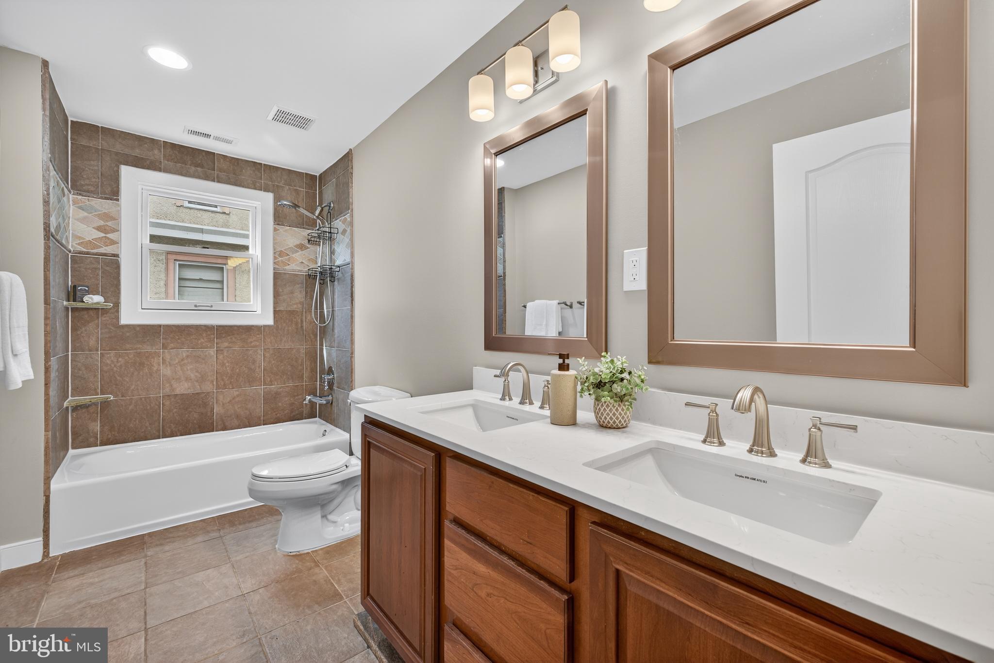 Real estate listing preview #34