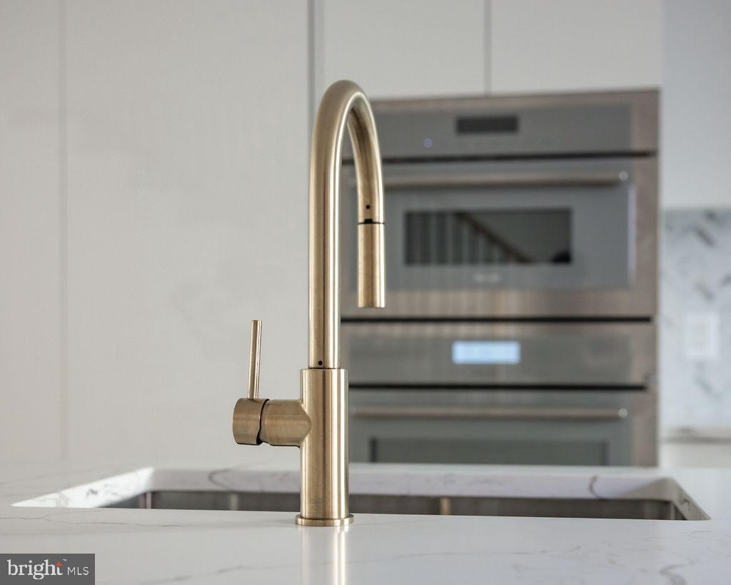 Real estate listing preview #8