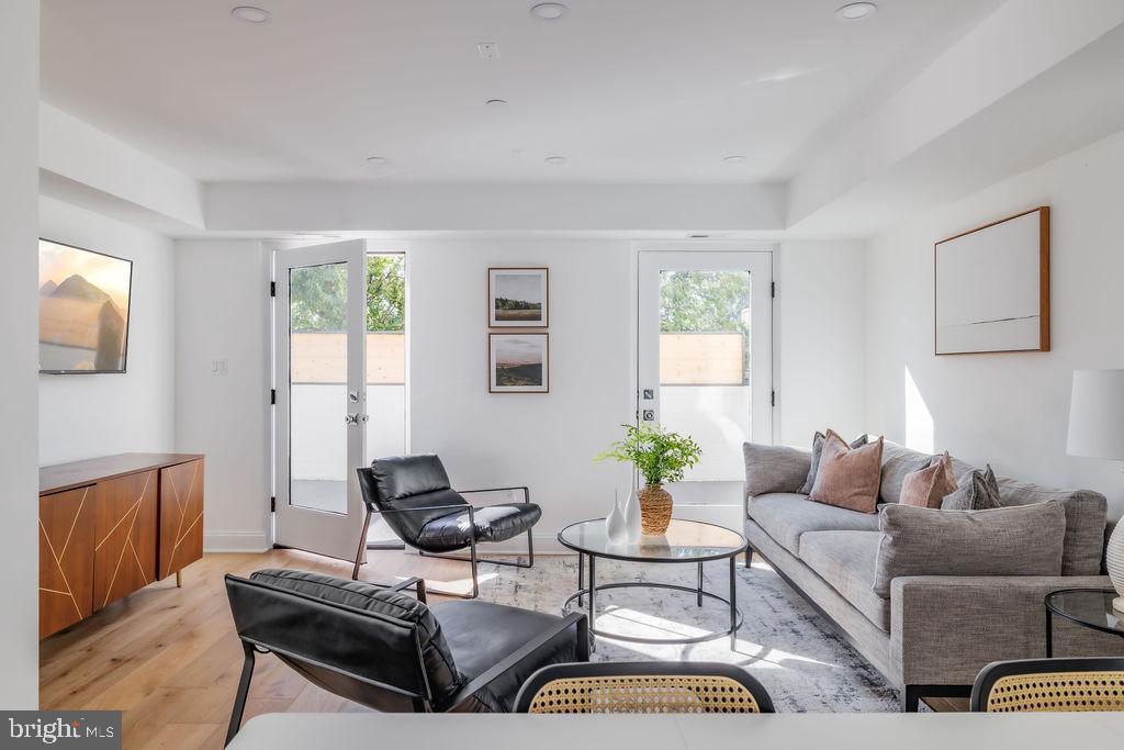 Real estate listing preview #16