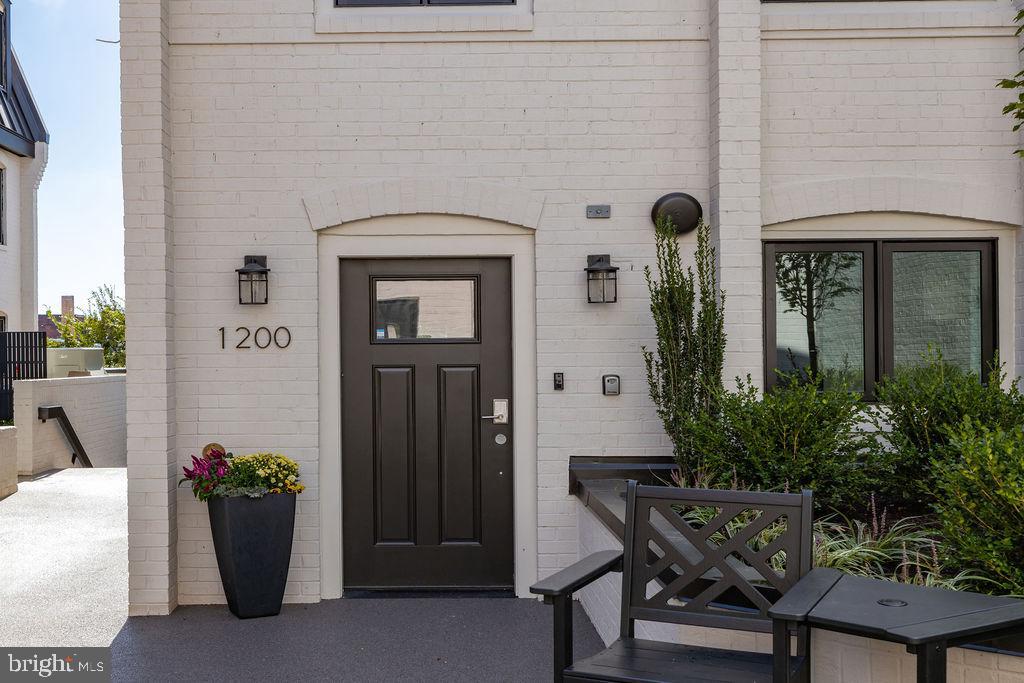 Real estate listing preview #2