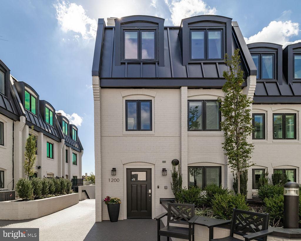 Real estate listing preview #1