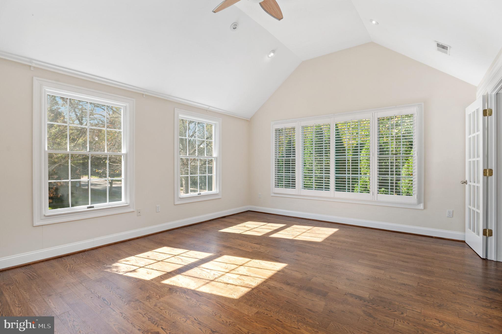 Real estate listing preview #4