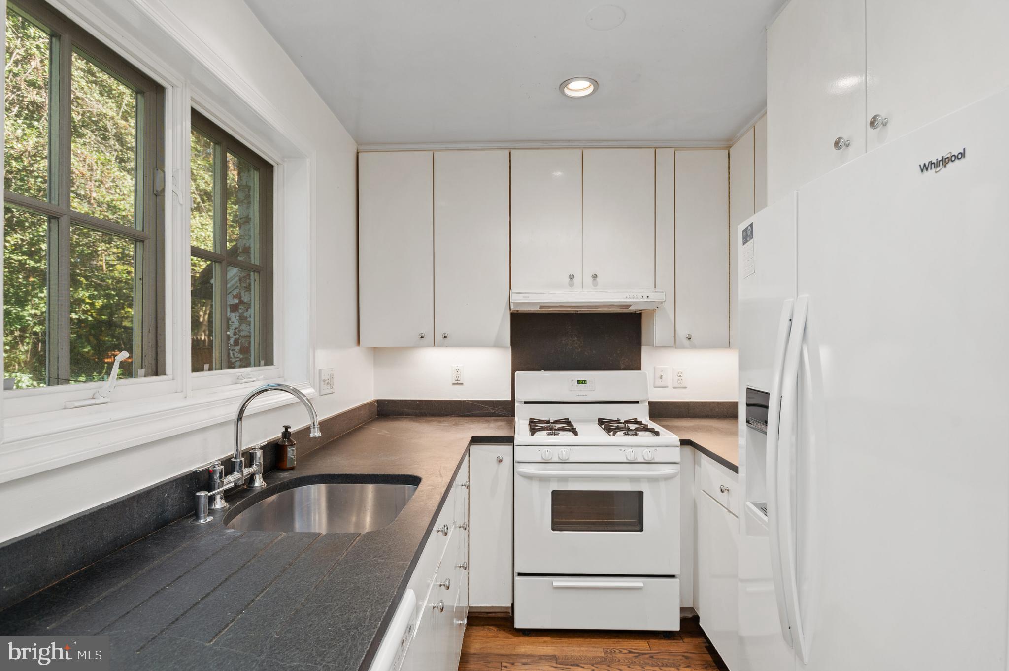 Real estate listing preview #14