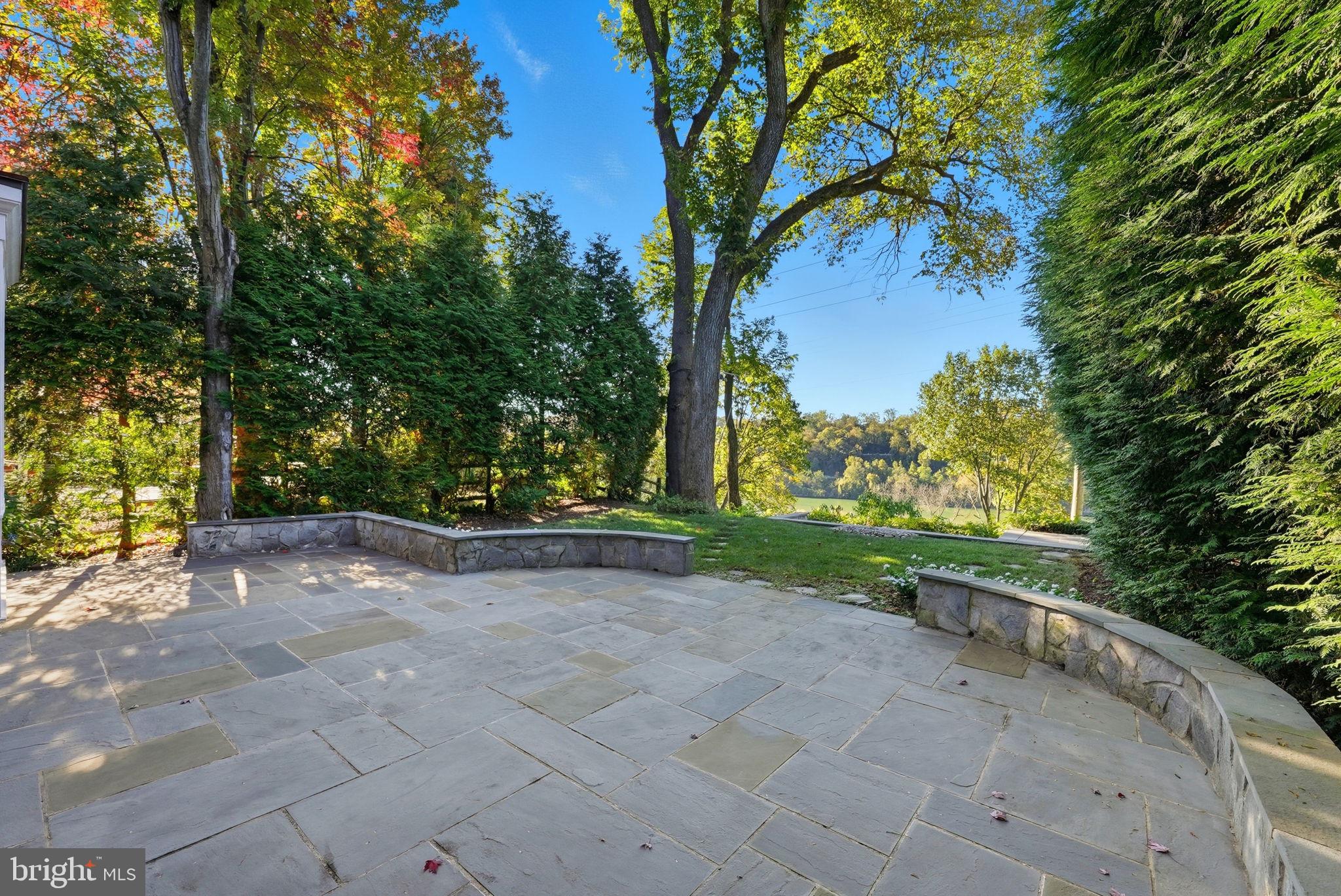 Real estate listing preview #11