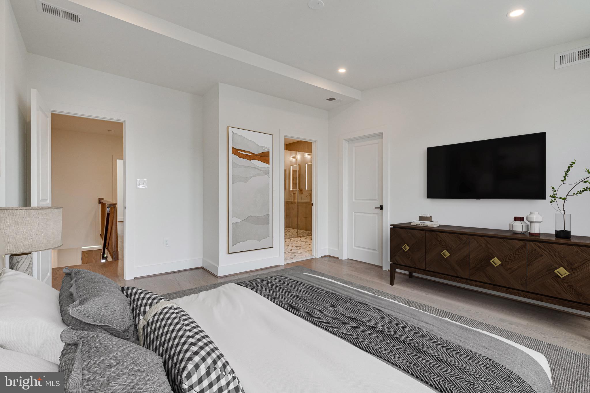 Real estate listing preview #10