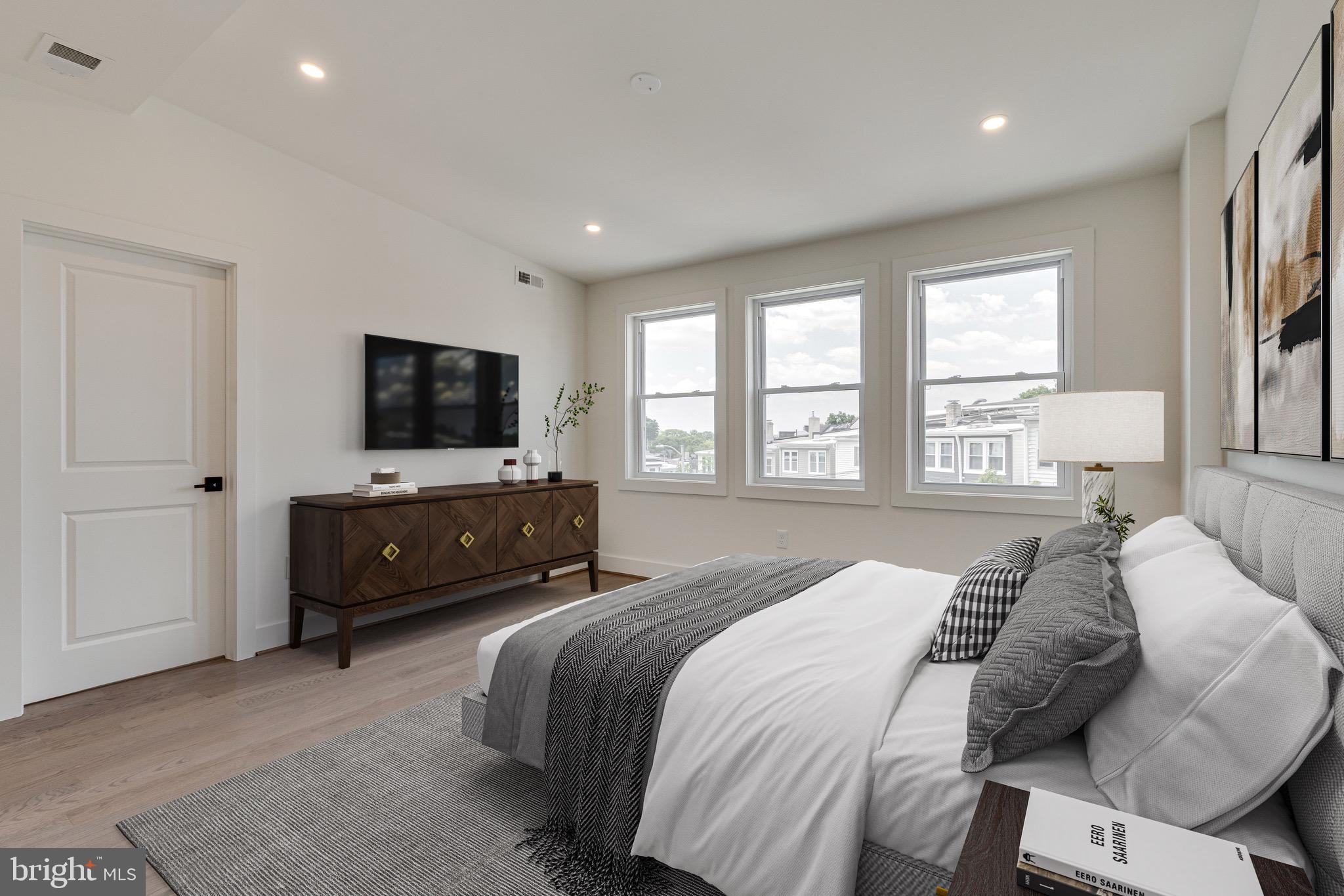 Real estate listing preview #9