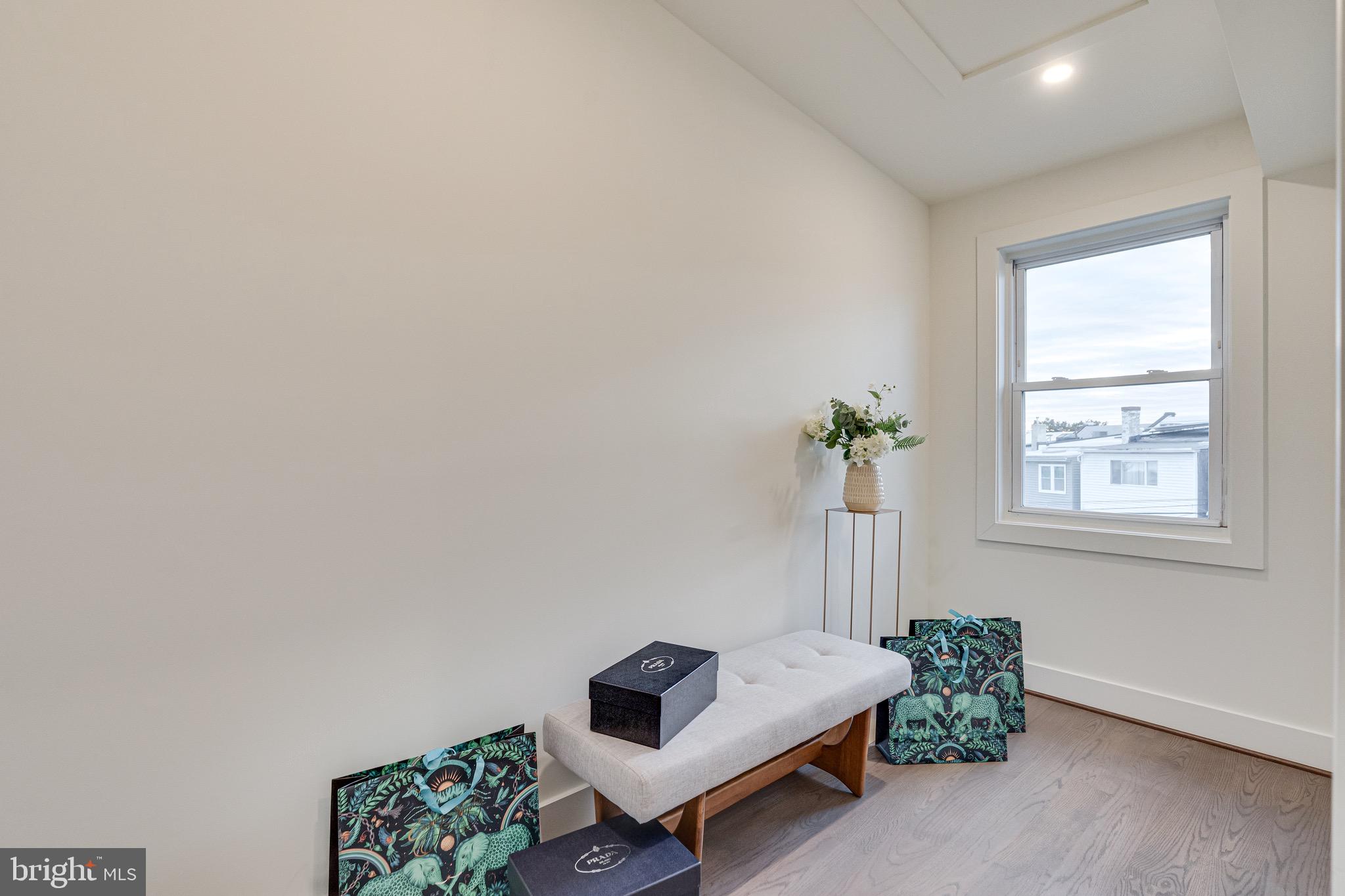 Real estate listing preview #14