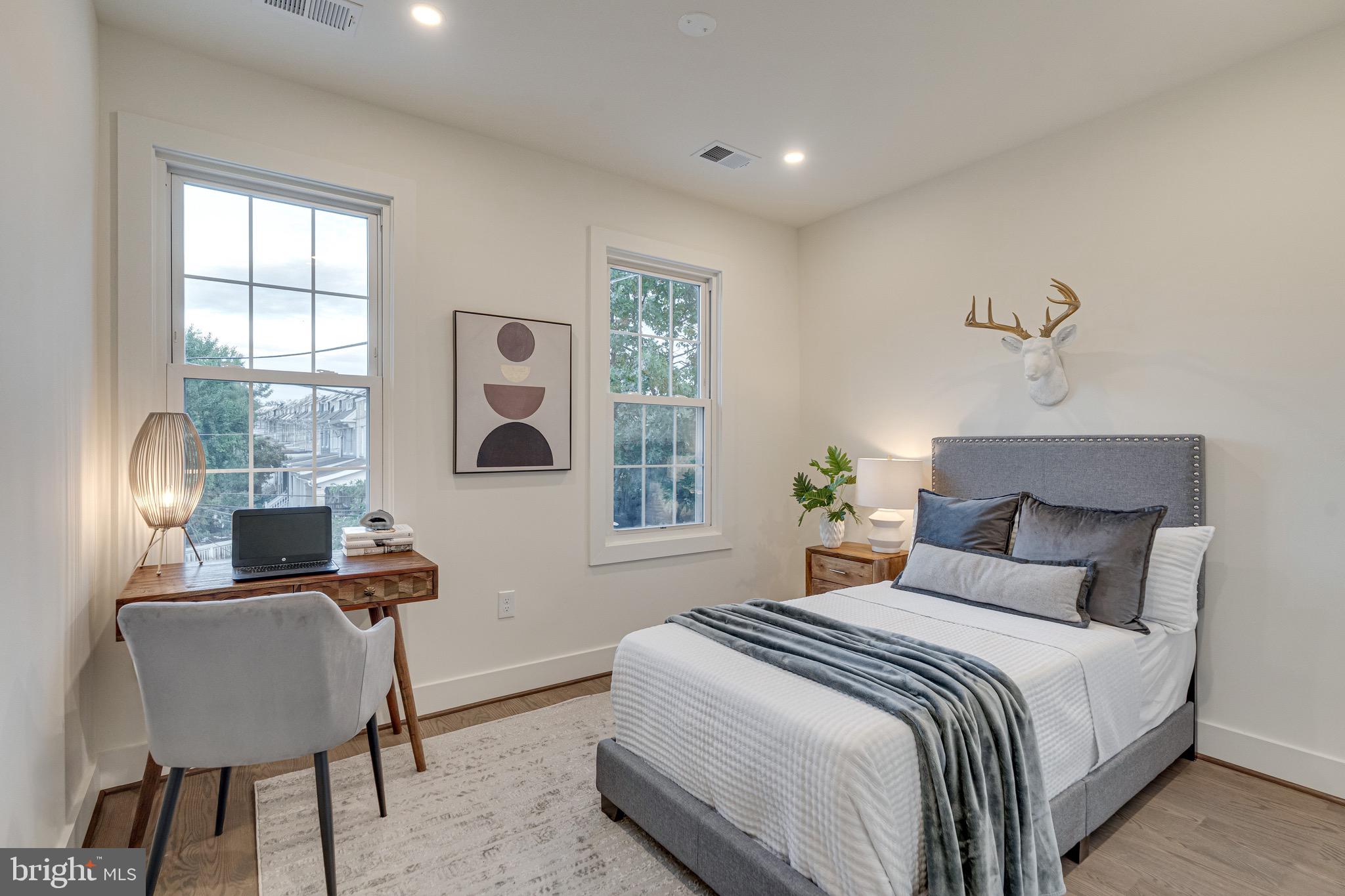 Real estate listing preview #16