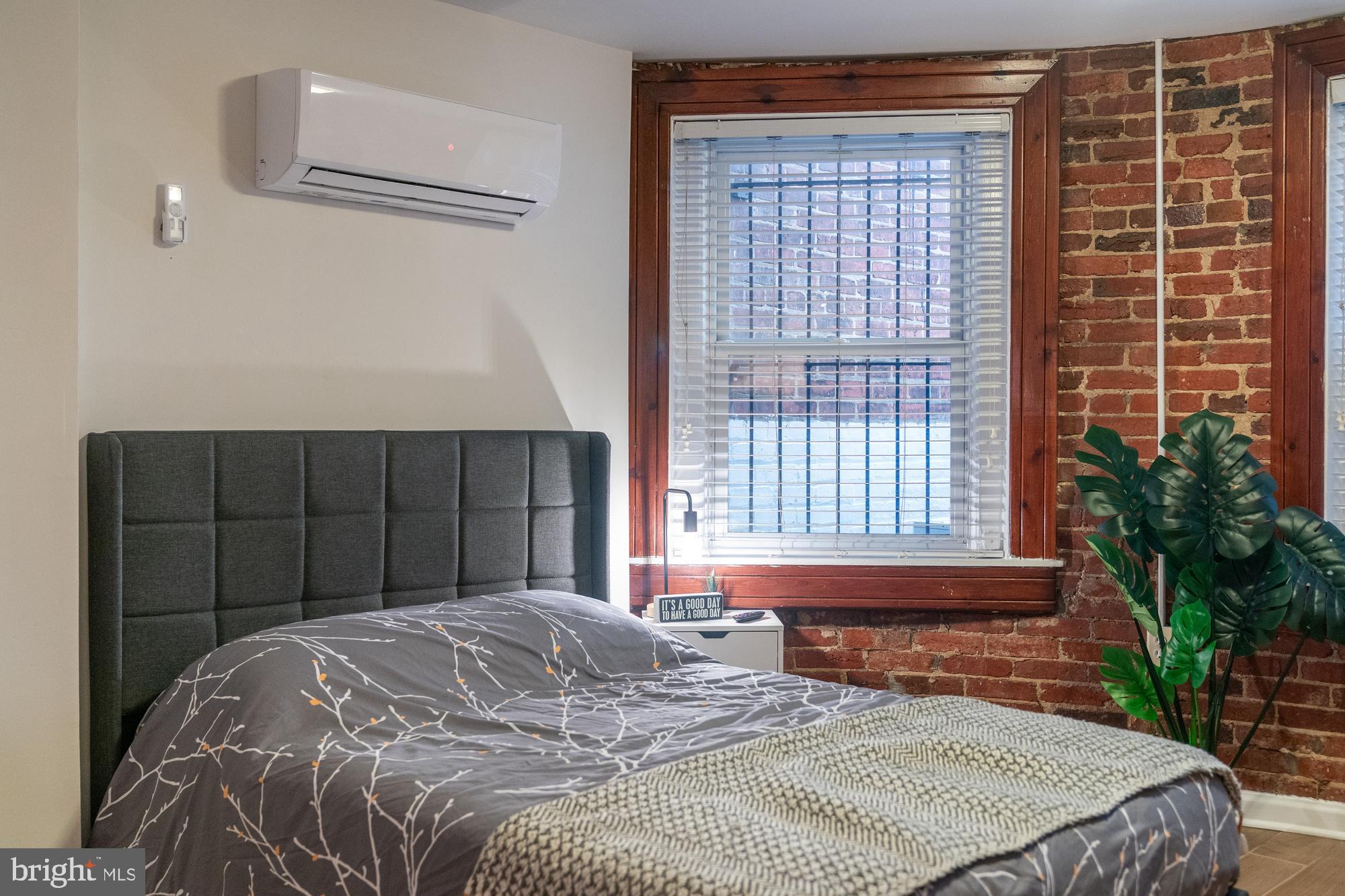 Real estate listing preview #8