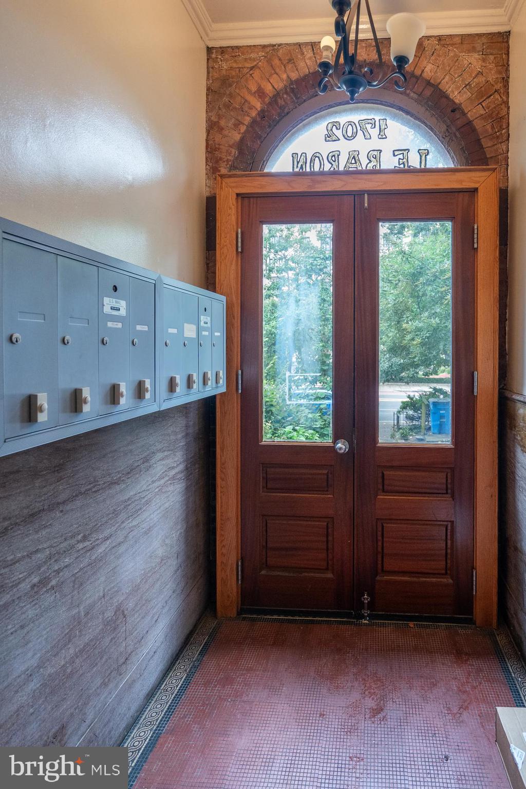 Real estate listing preview #6