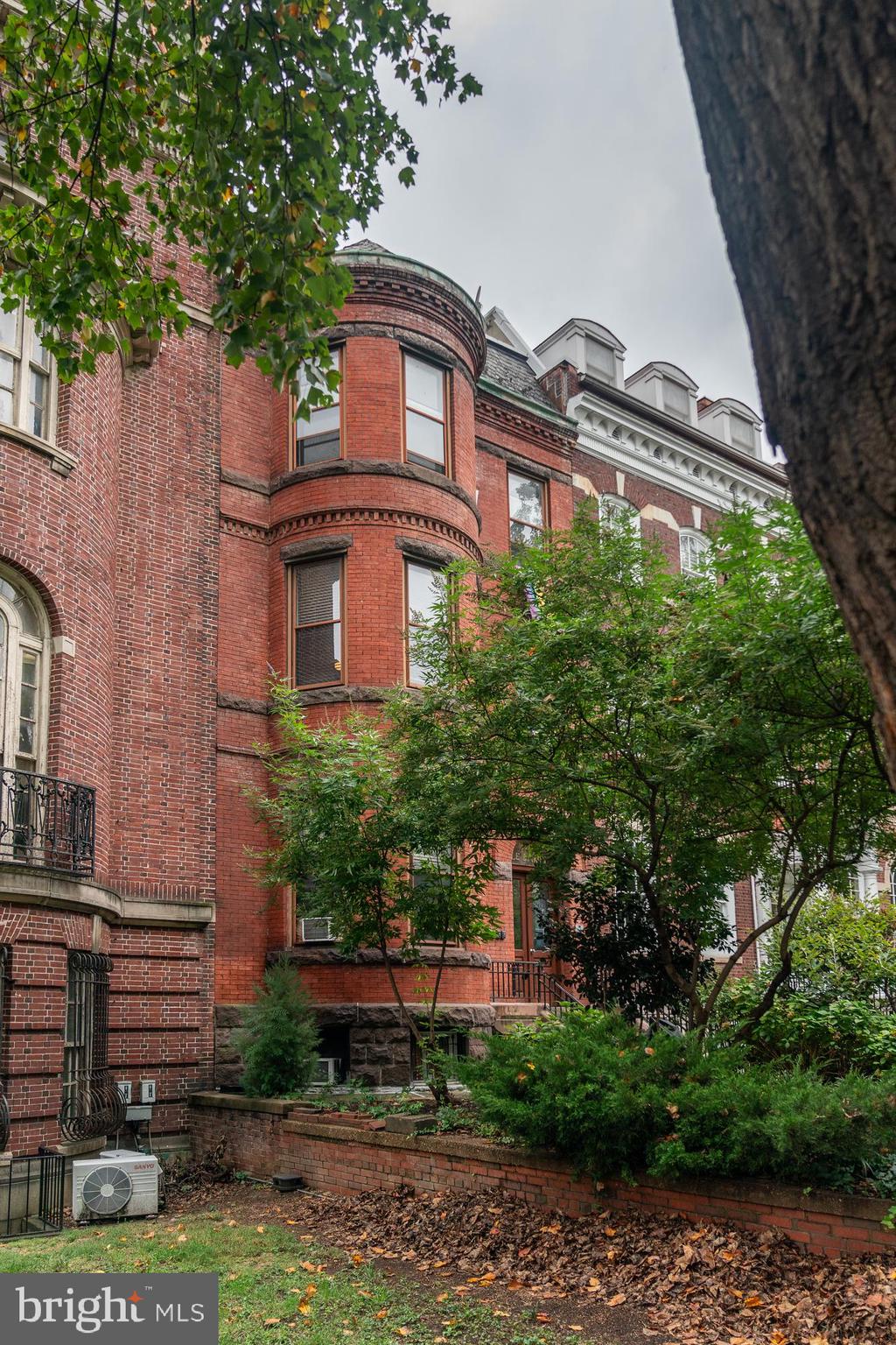 Real estate listing preview #3