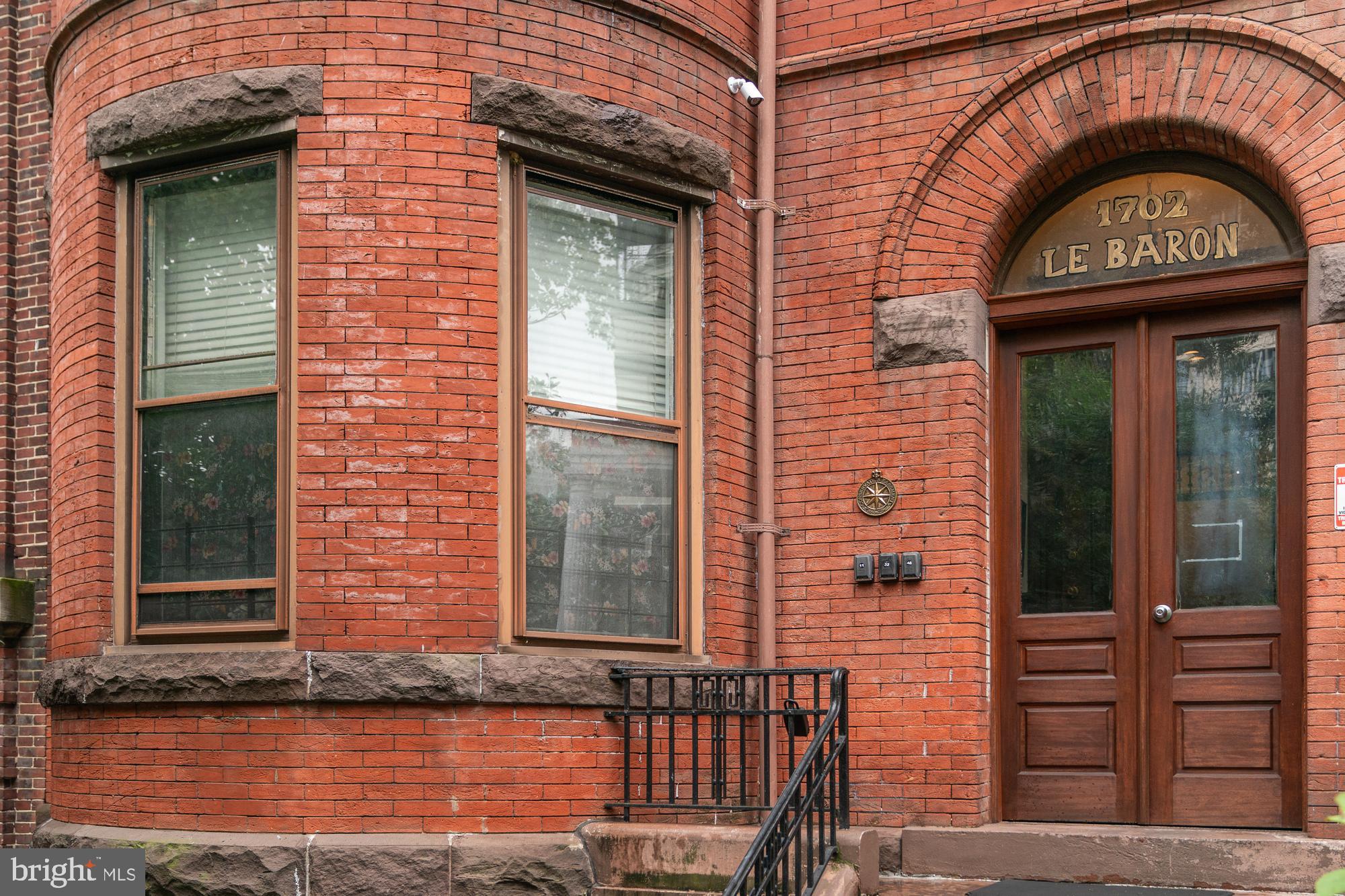 Real estate listing preview #1