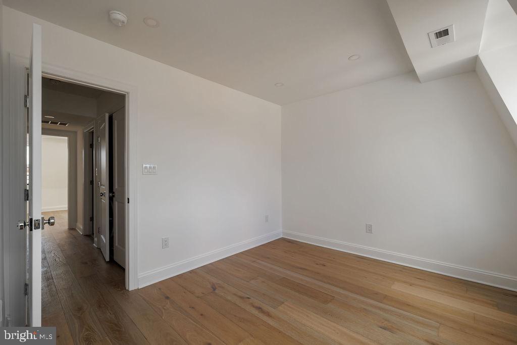 Real estate listing preview #33