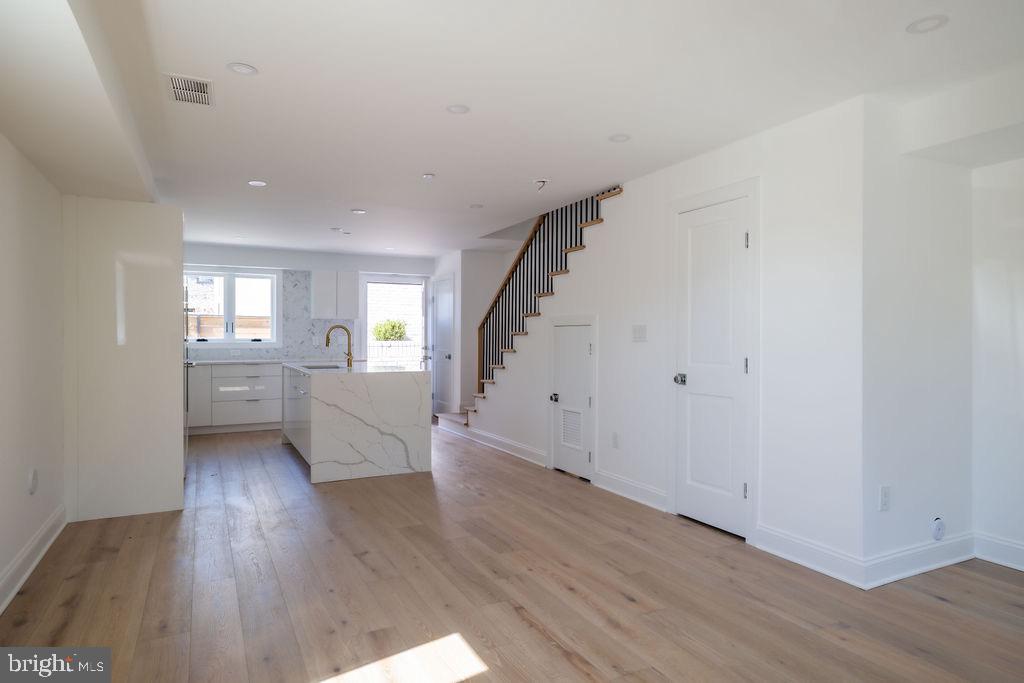 Real estate listing preview #12