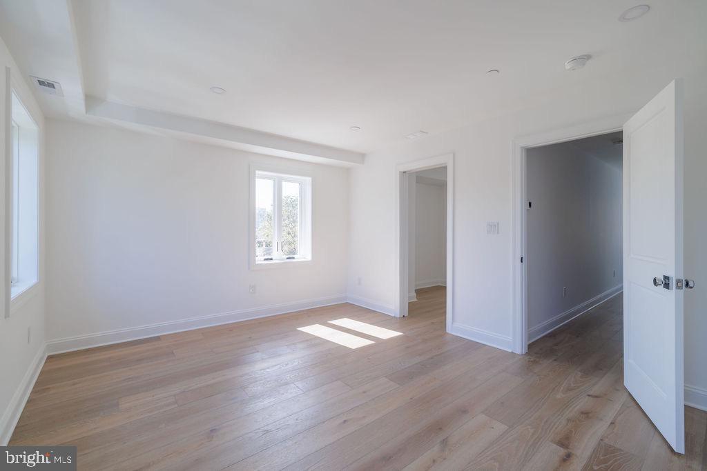 Real estate listing preview #18