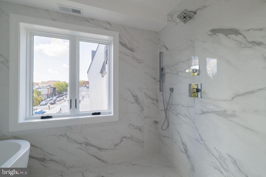 Real estate listing preview #23