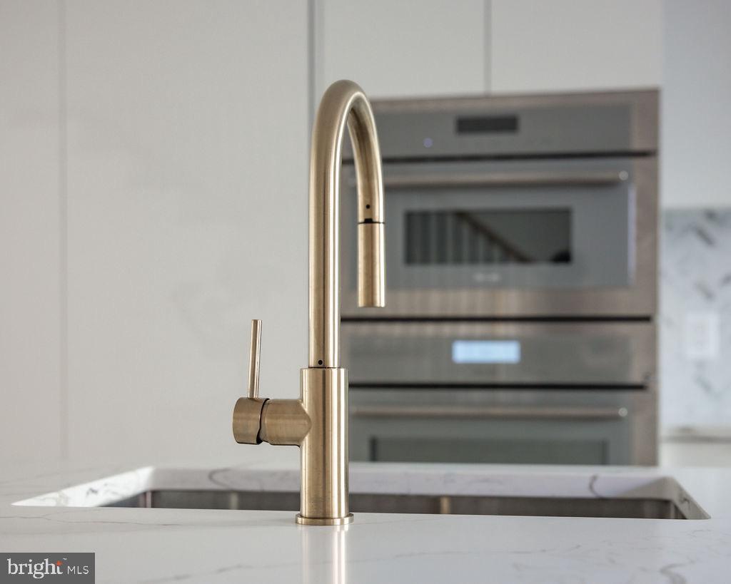 Real estate listing preview #8