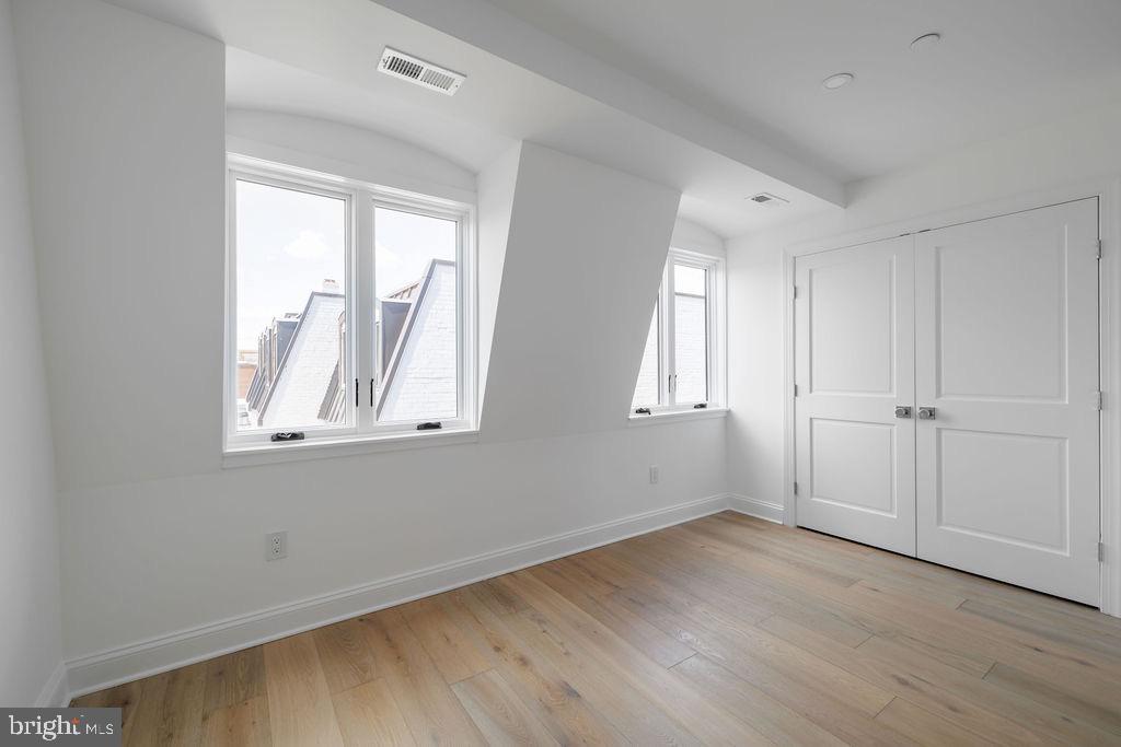 Real estate listing preview #32