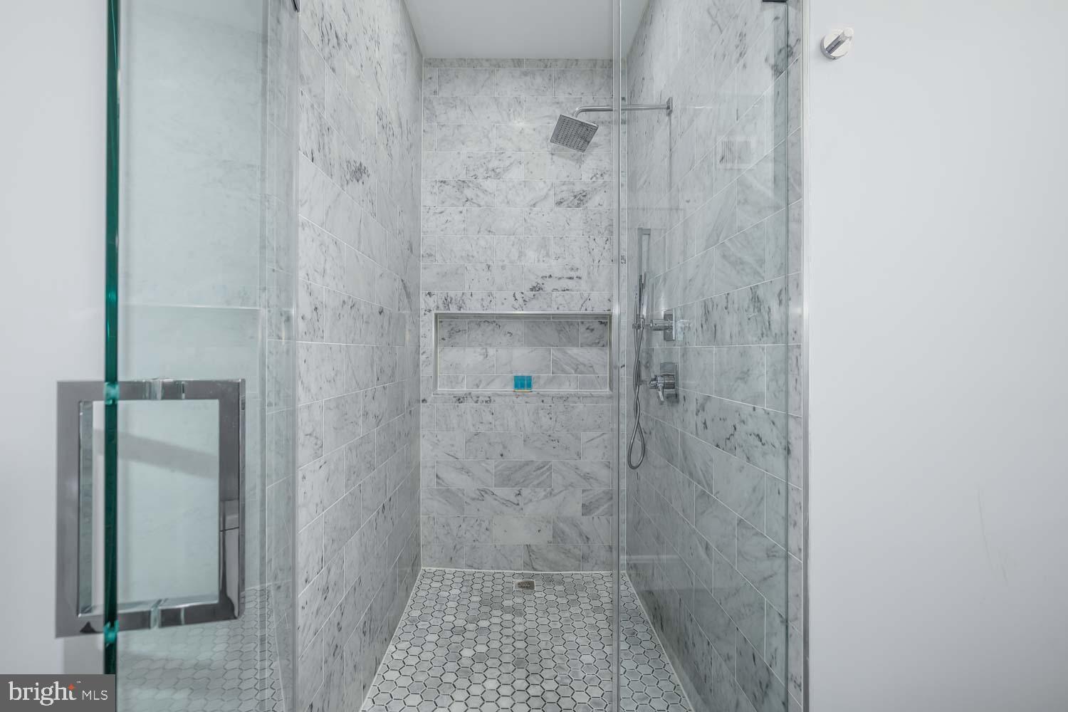 Real estate listing preview #16