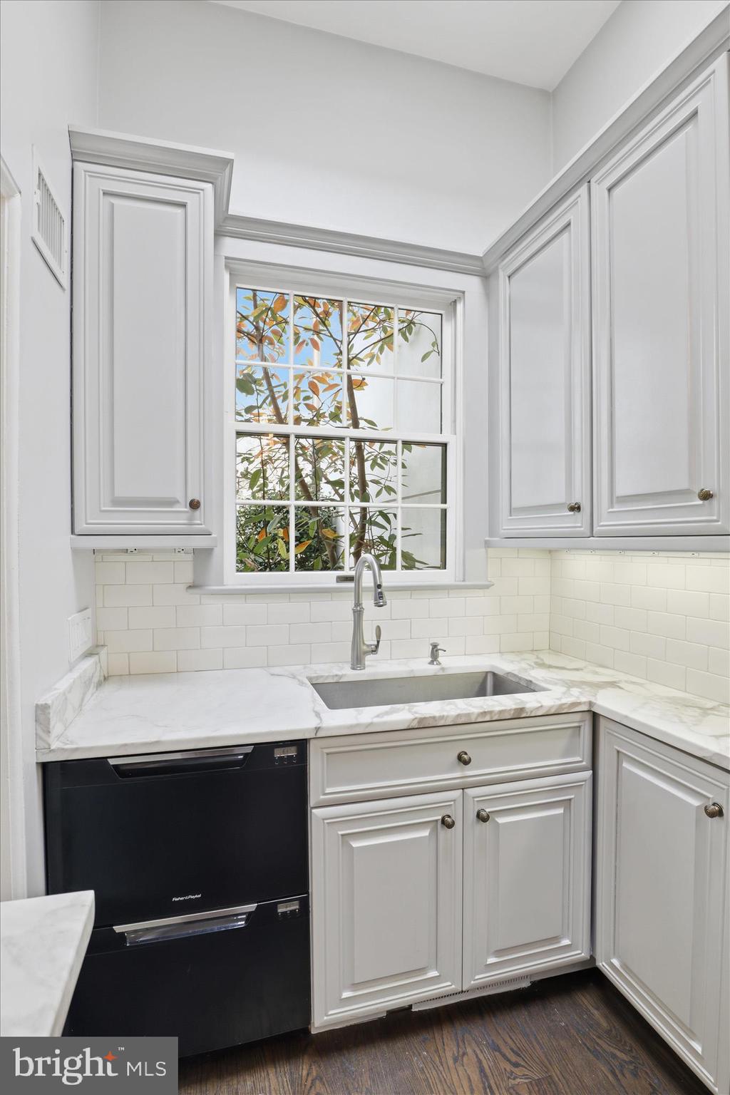 Real estate listing preview #17