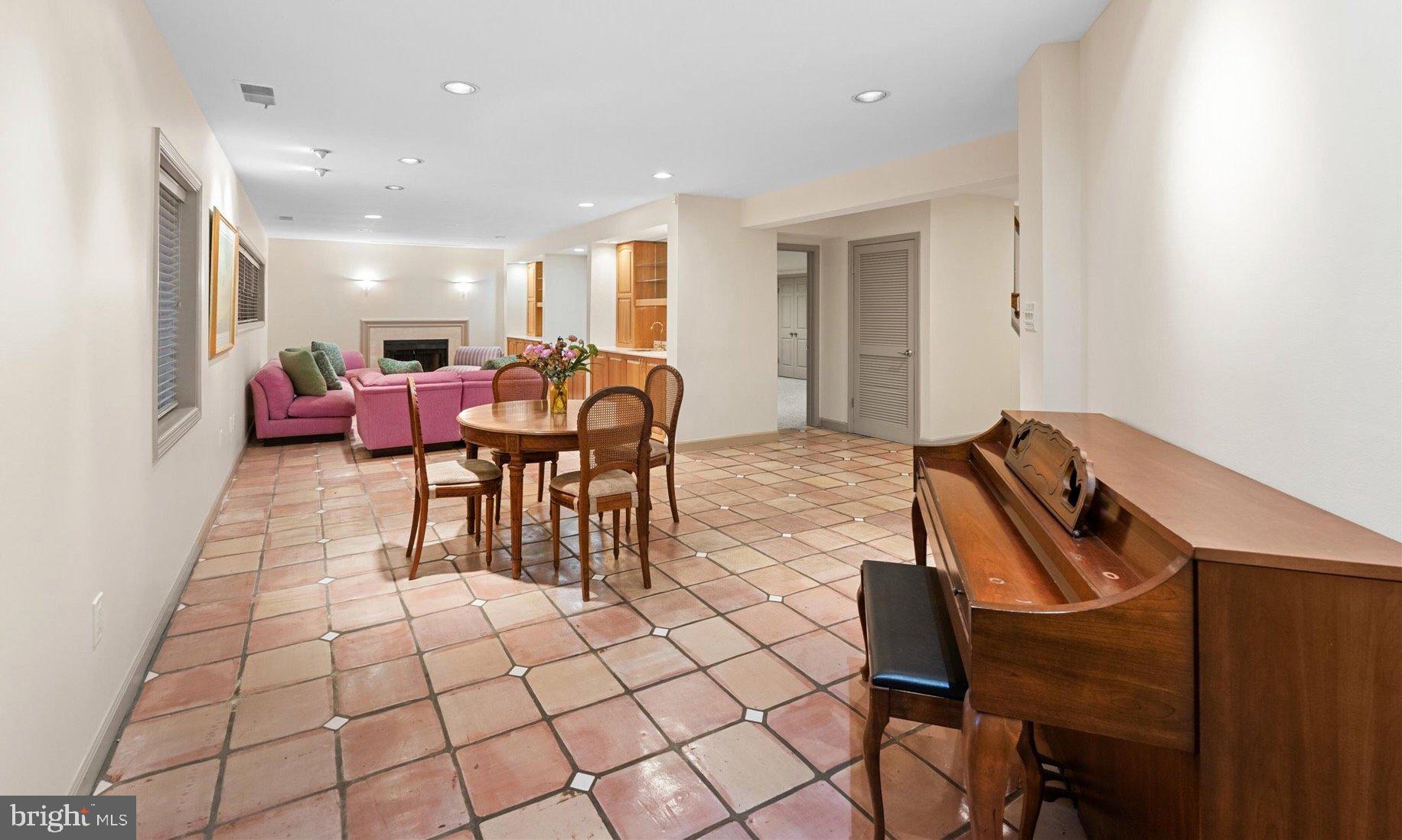 Real estate listing preview #16