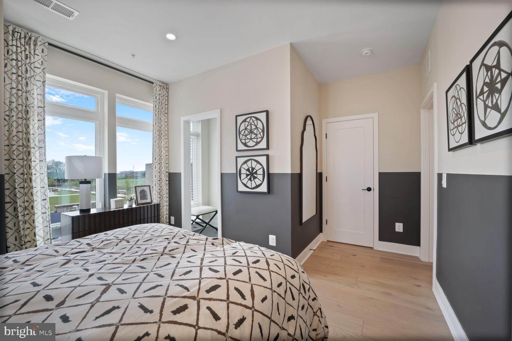 Real estate listing preview #14