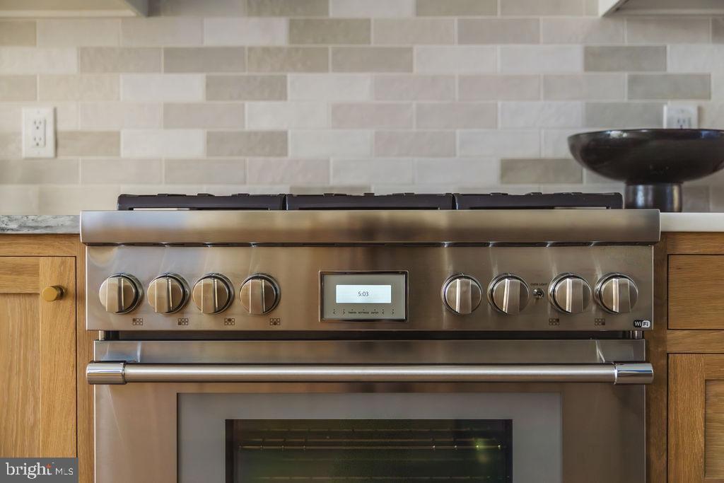 Real estate listing preview #24