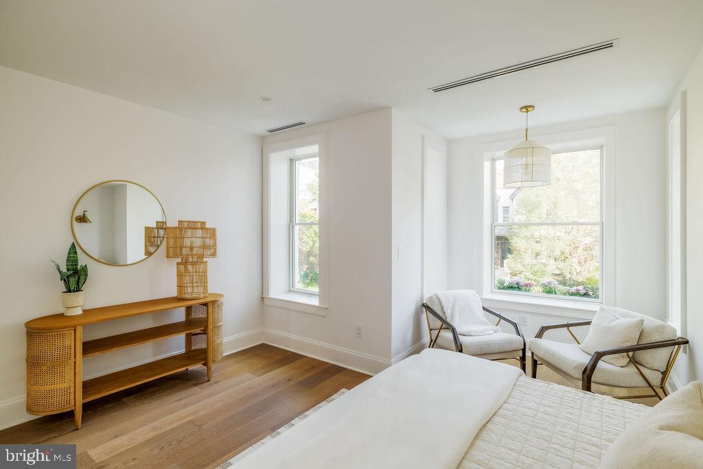 Real estate listing preview #34