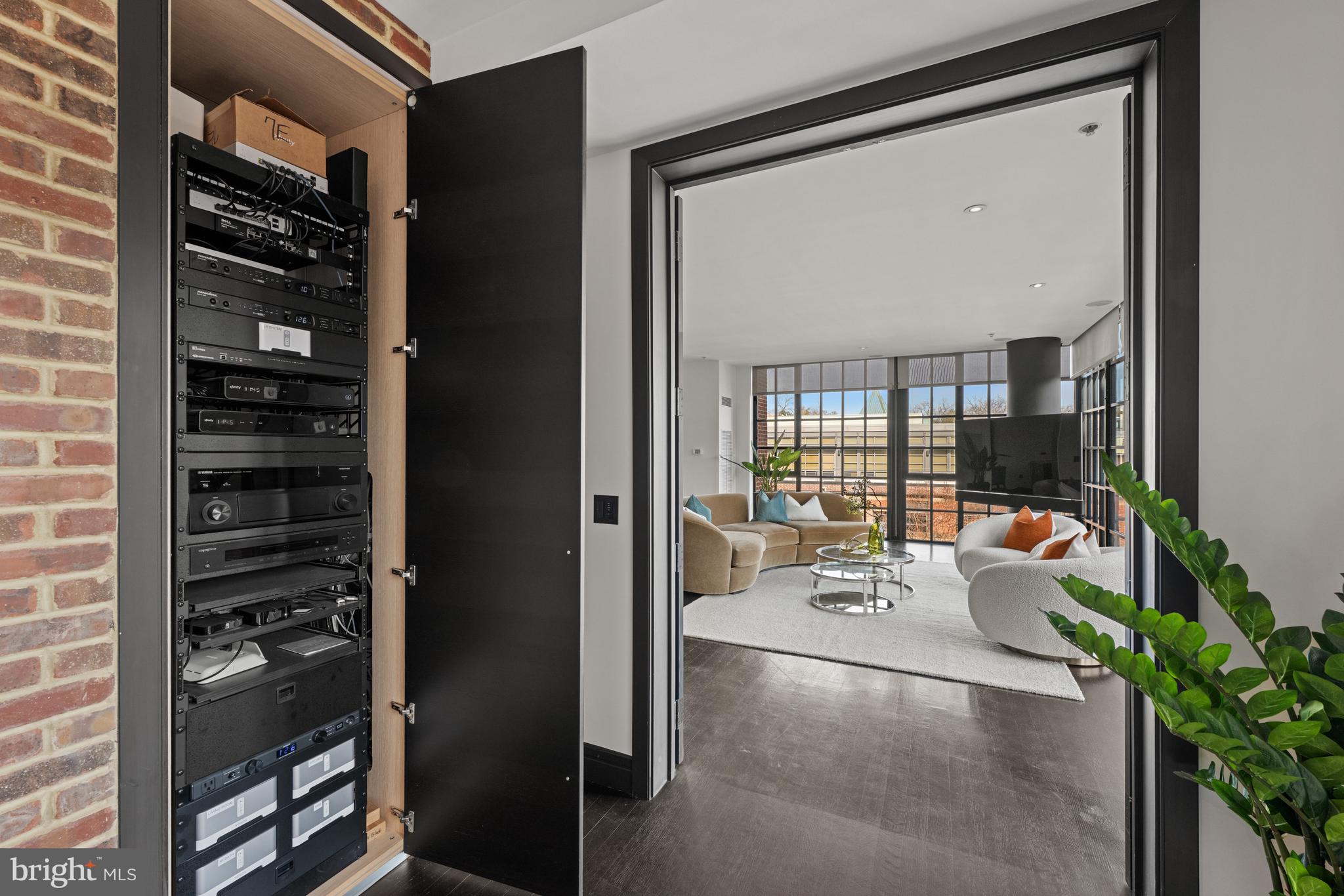 Real estate listing preview #6