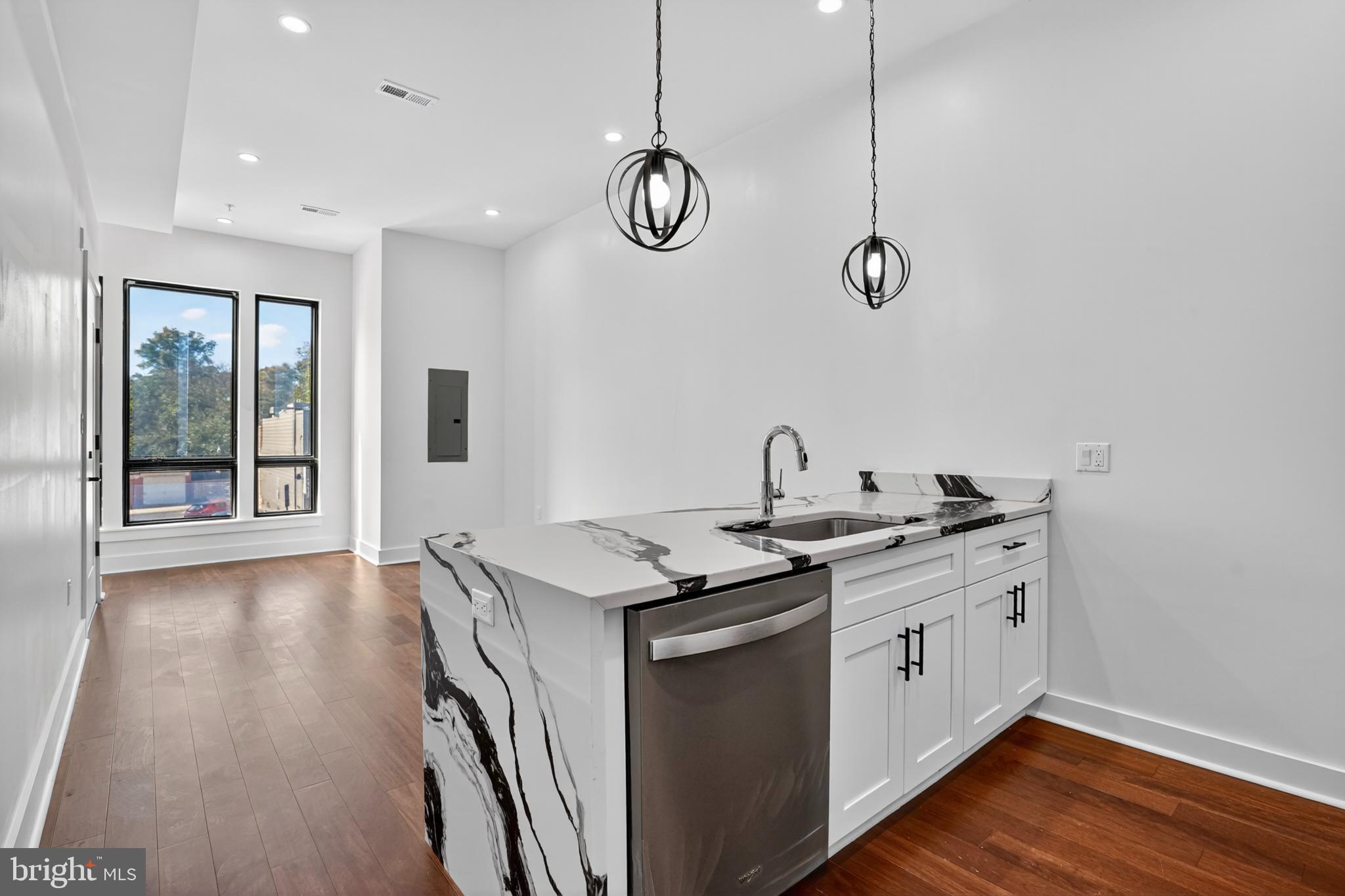 Real estate listing preview #14