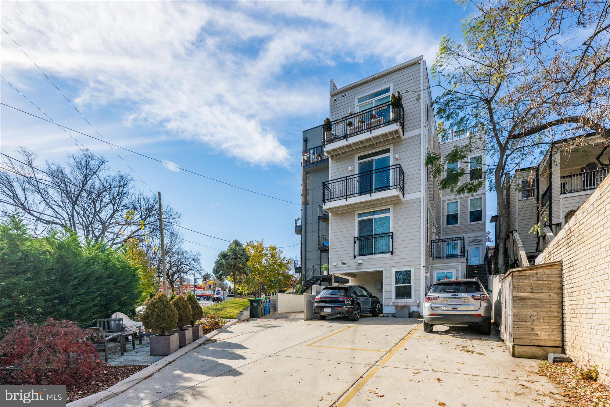 Real estate listing preview #16