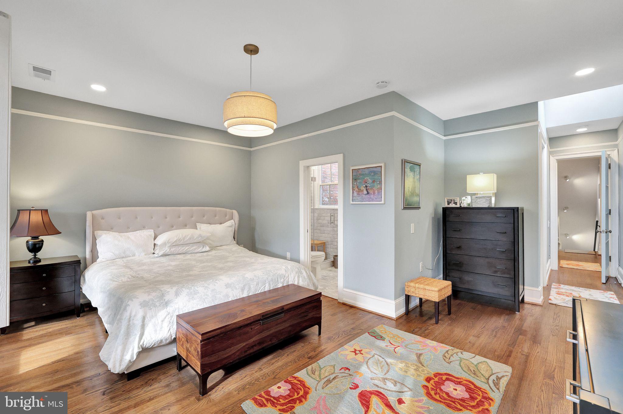 Real estate listing preview #12