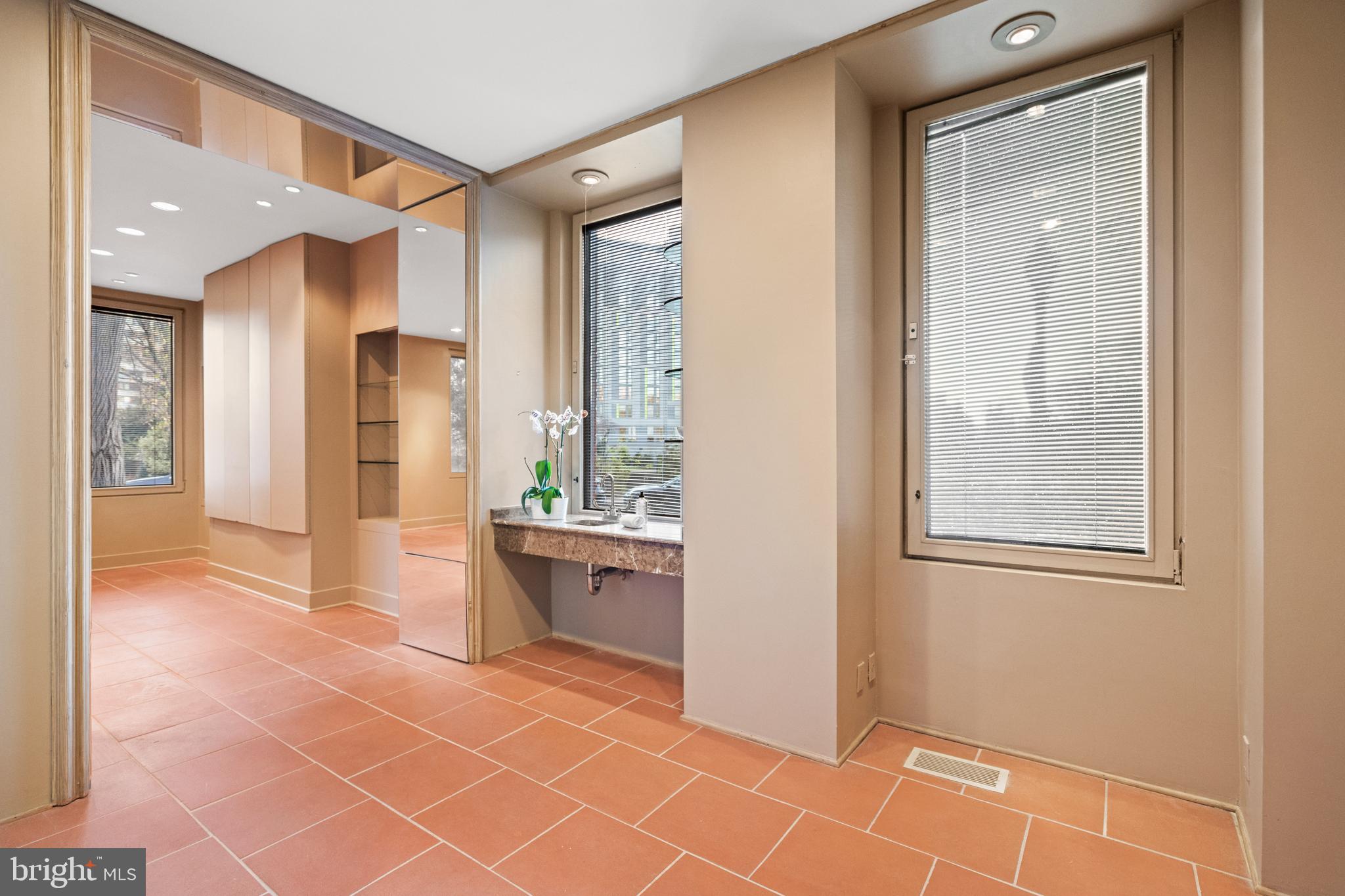 Real estate listing preview #4