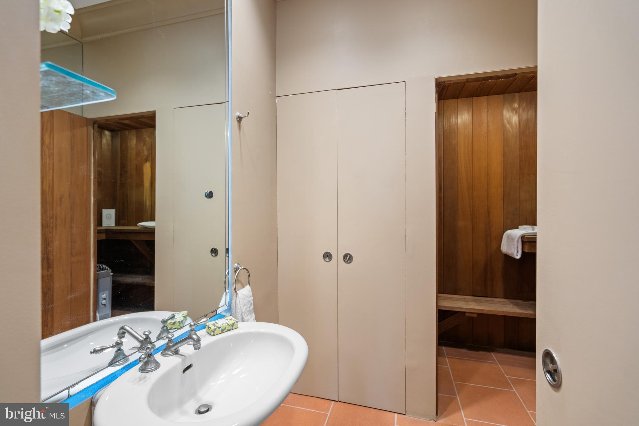 Real estate listing preview #8