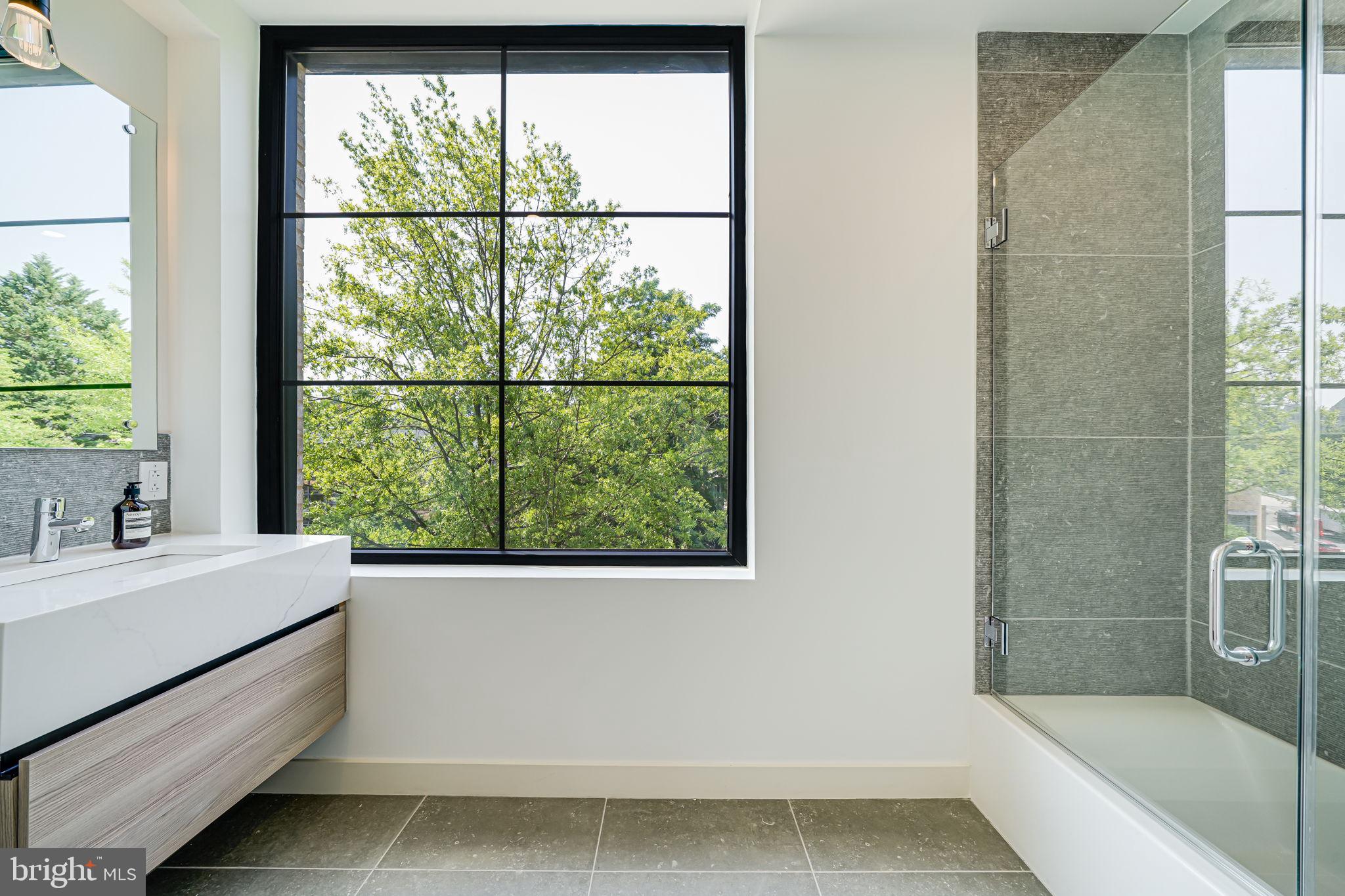 Real estate listing preview #14