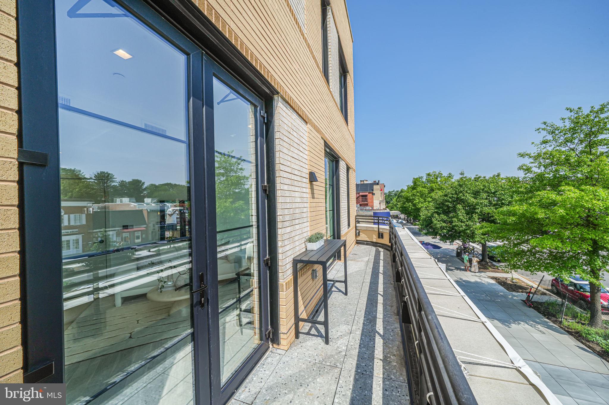 Real estate listing preview #8