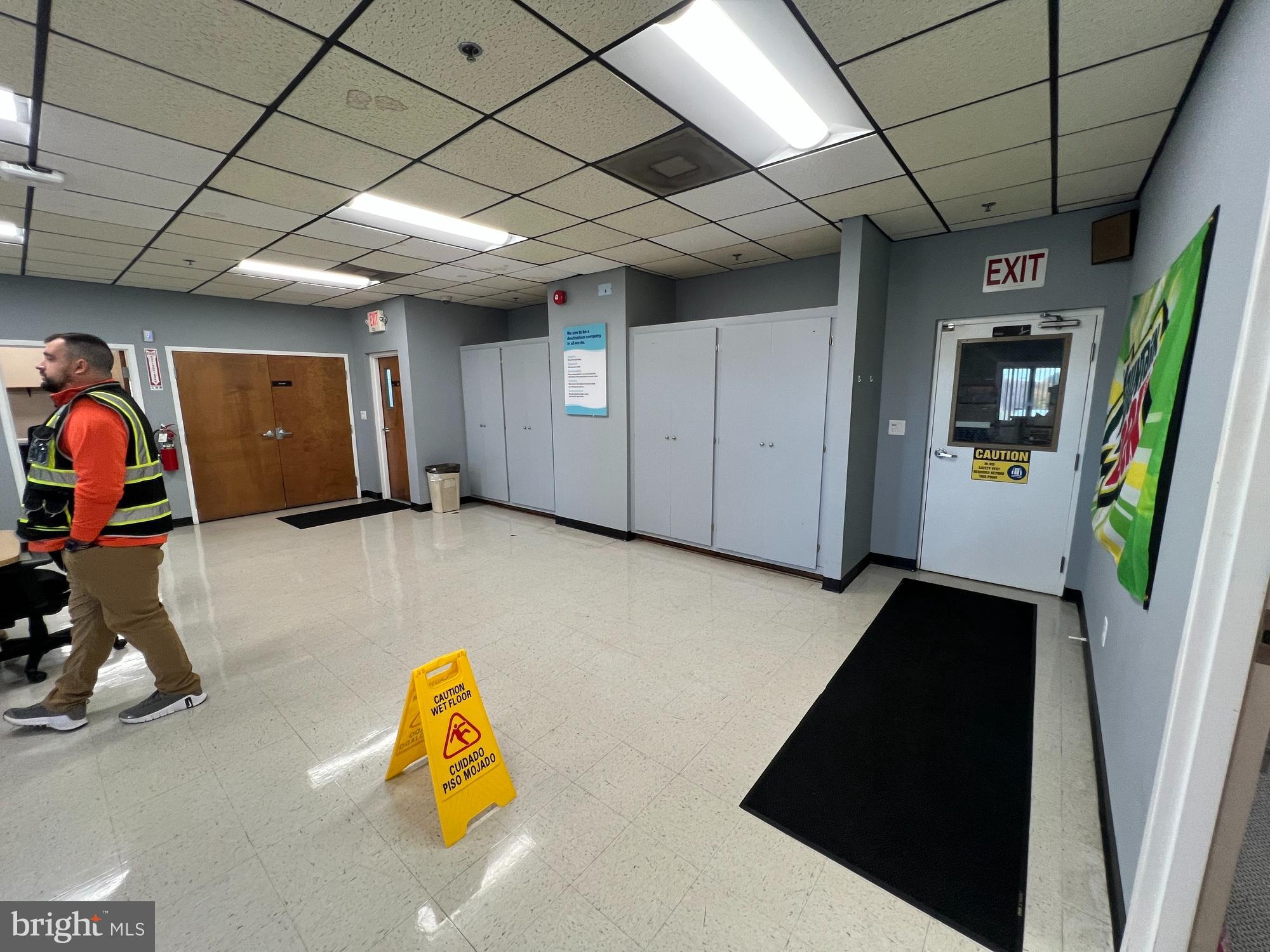 Real estate listing preview #16