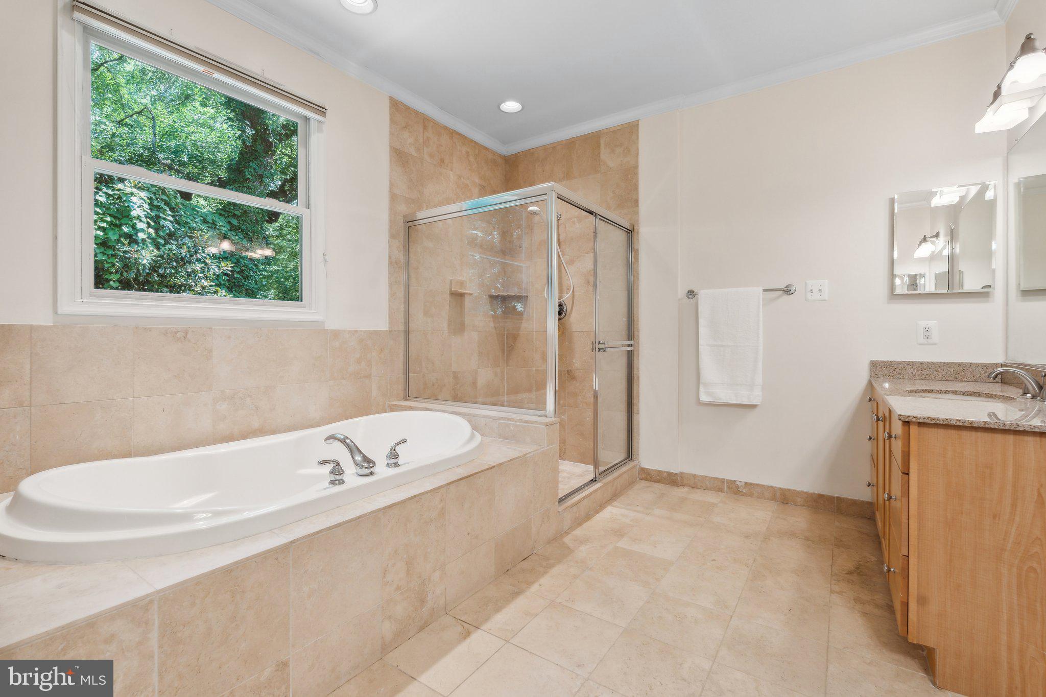 Real estate listing preview #24