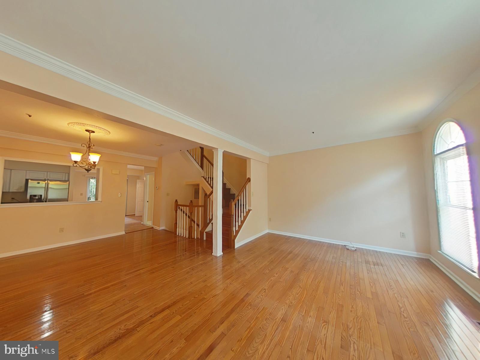 Real estate listing preview #8