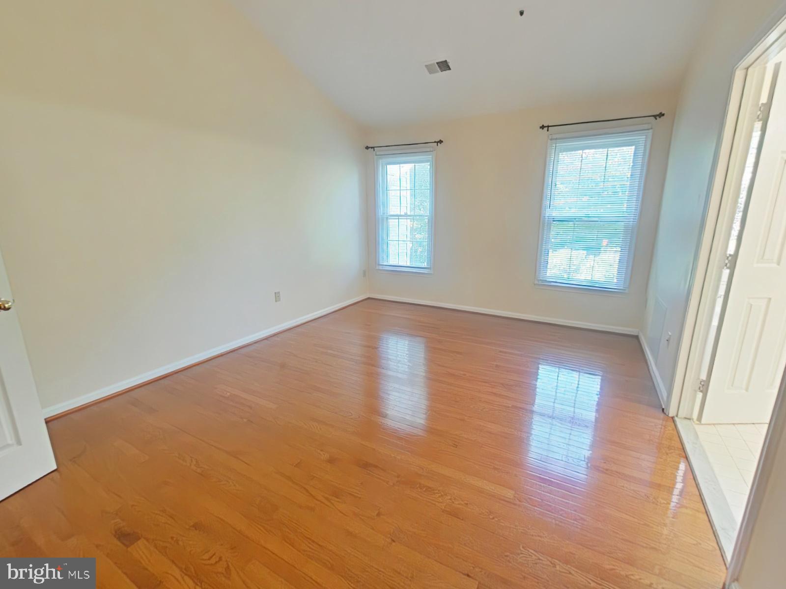 Real estate listing preview #12