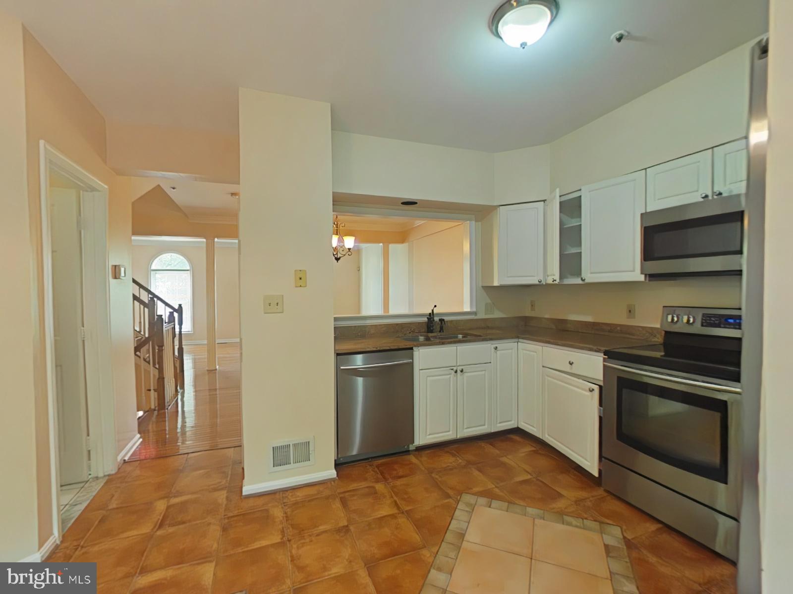 Real estate listing preview #10