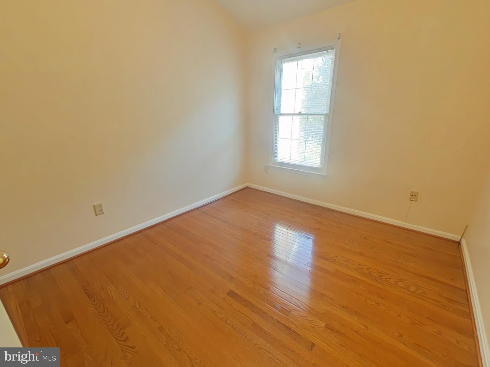 Real estate listing preview #14