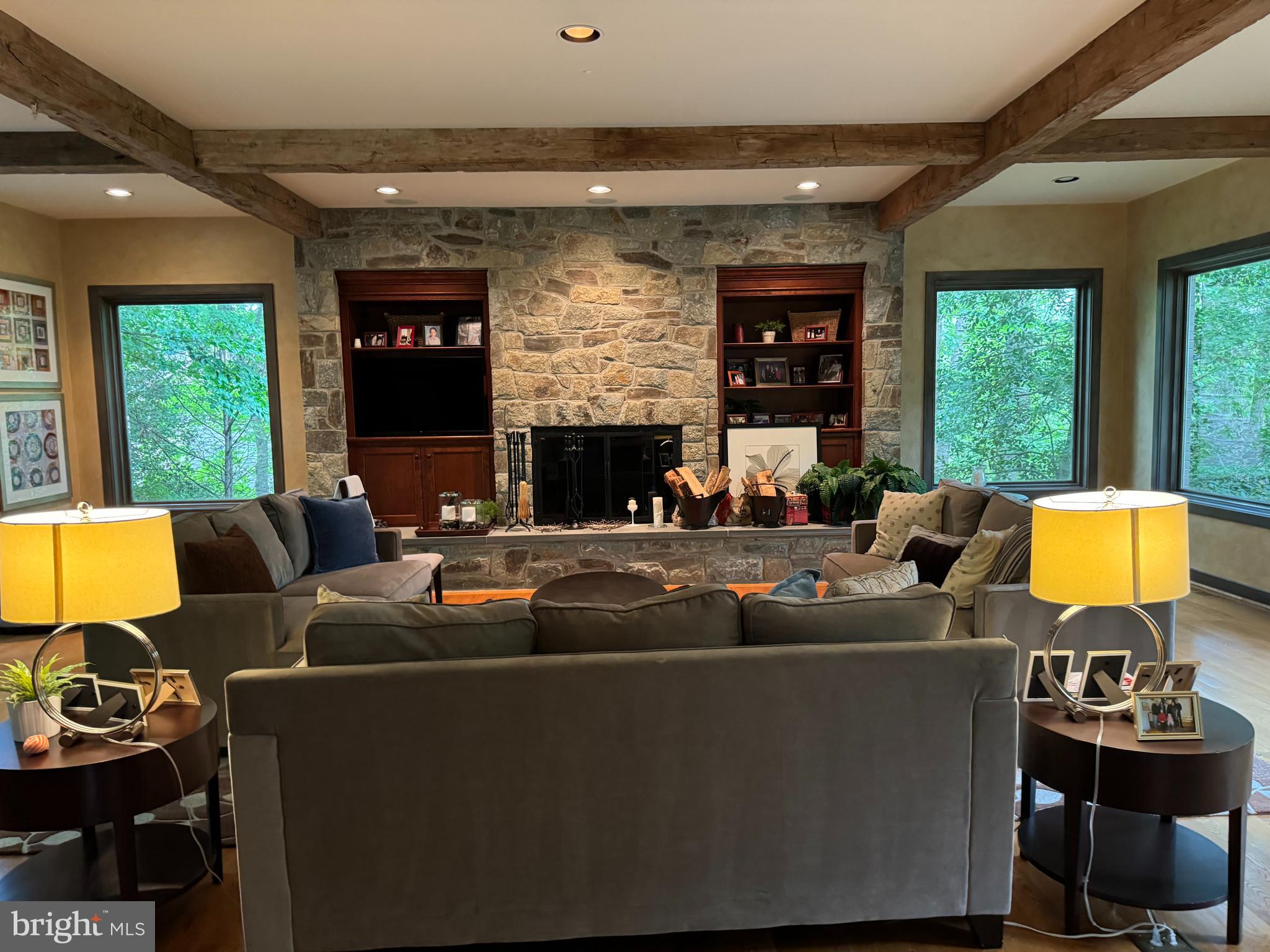 Real estate listing preview #8