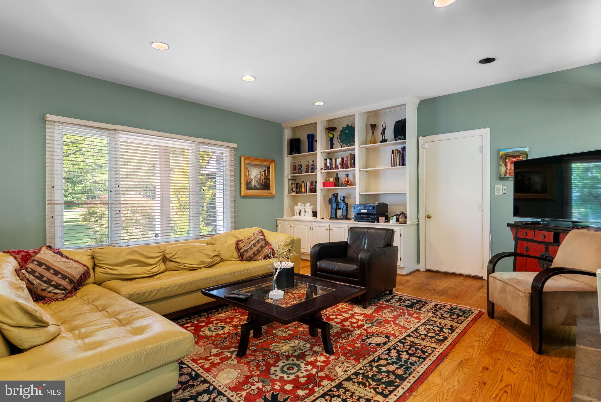 Real estate listing preview #8