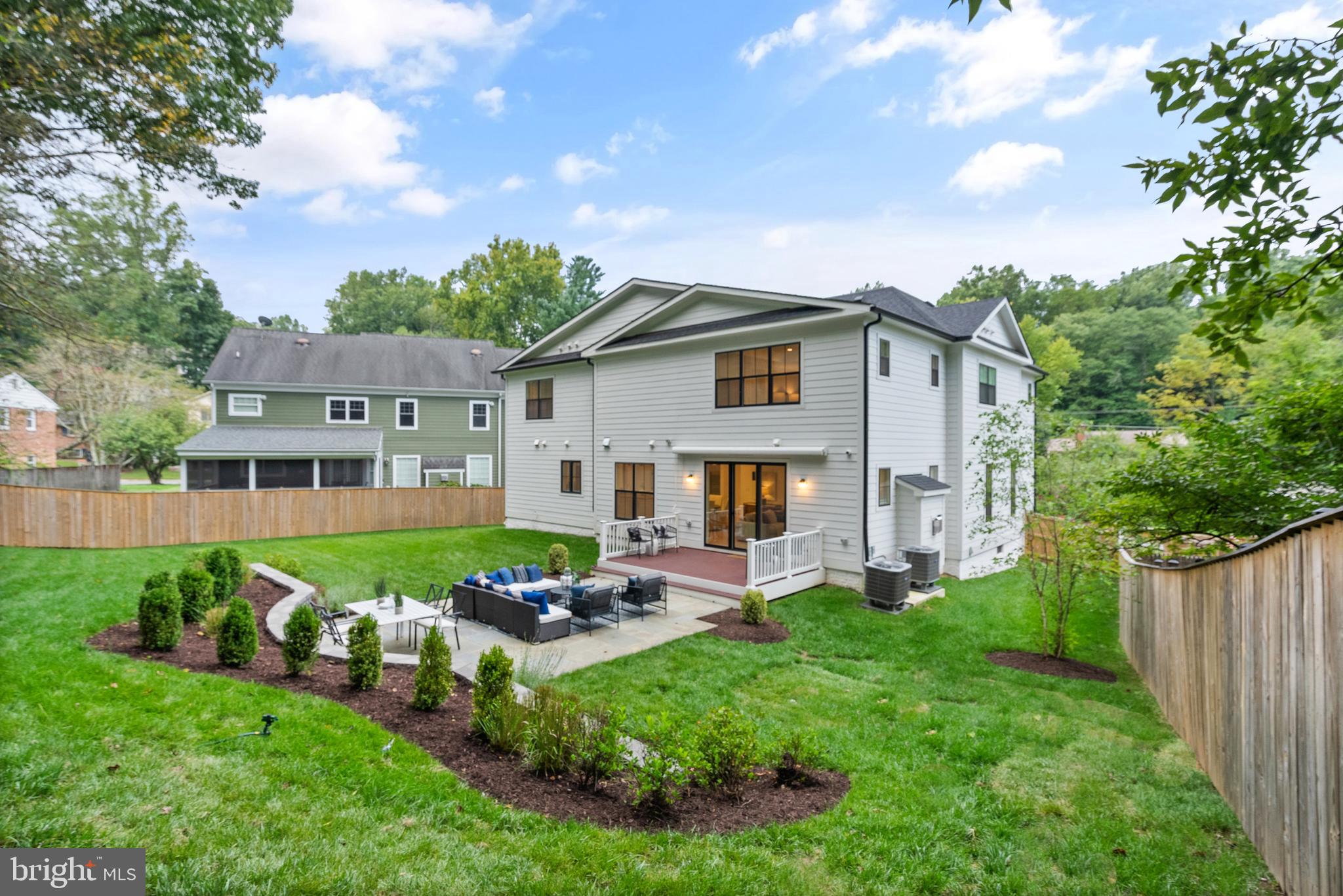 Real estate listing preview #12