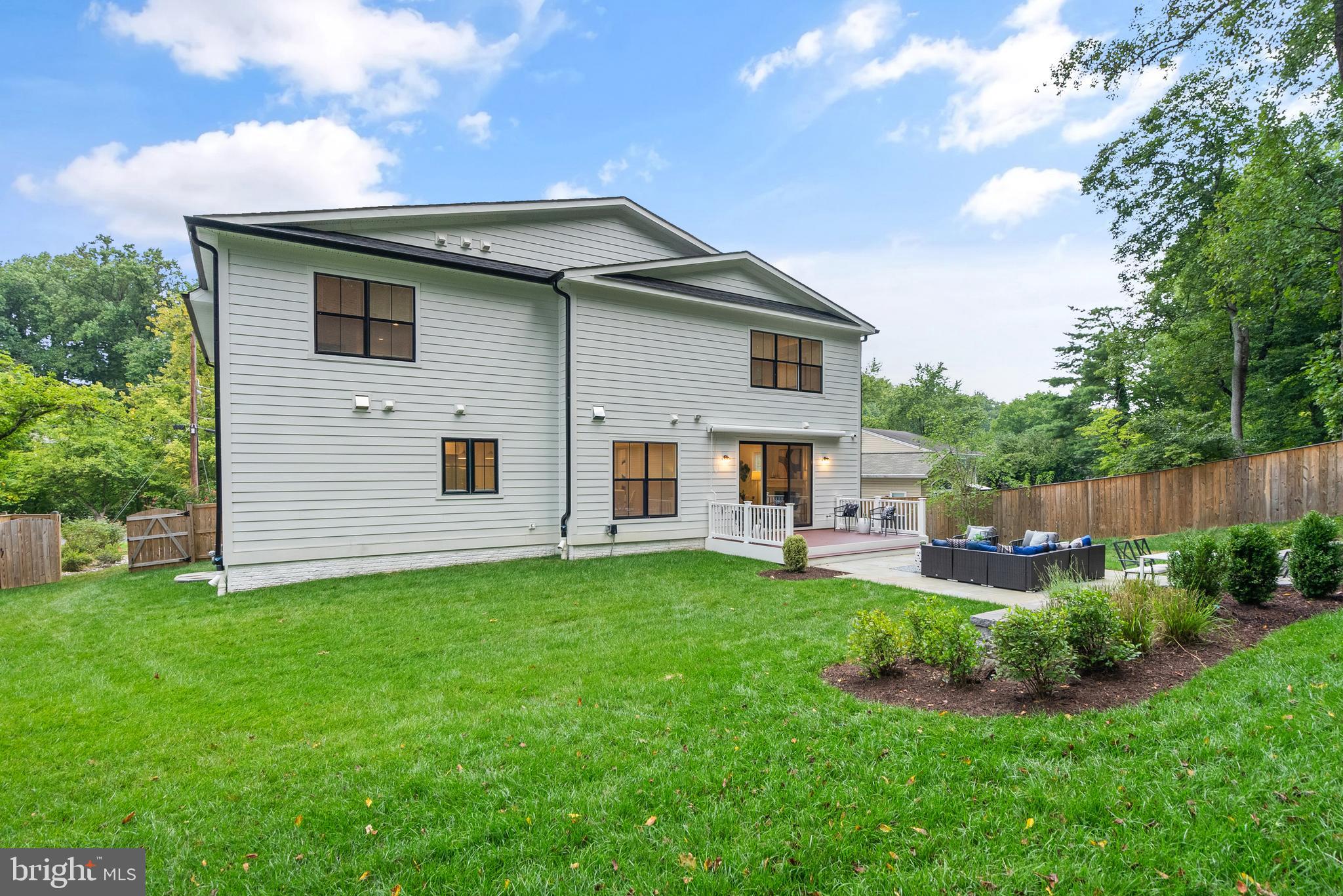 Real estate listing preview #9