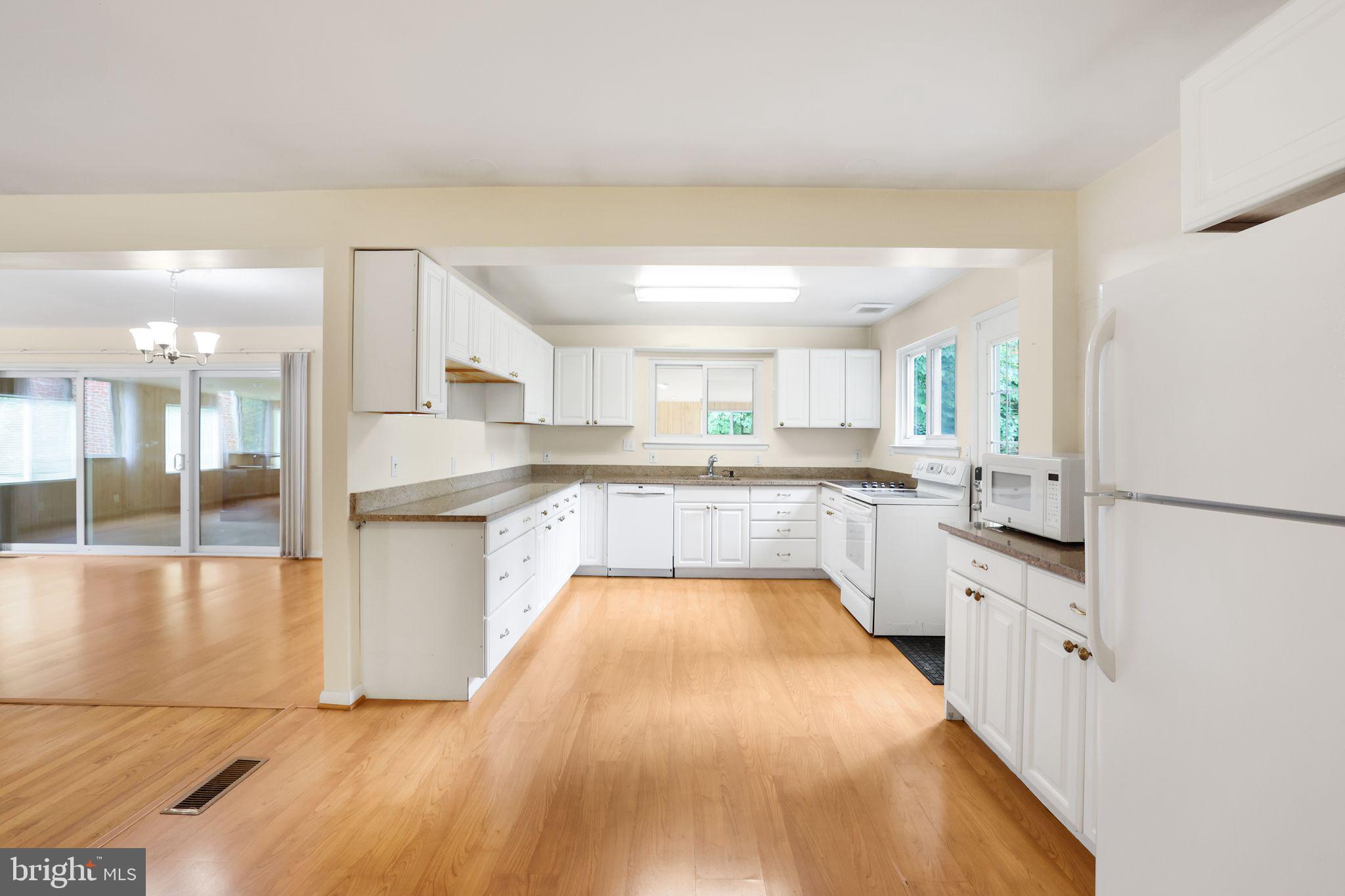 Real estate listing preview #3