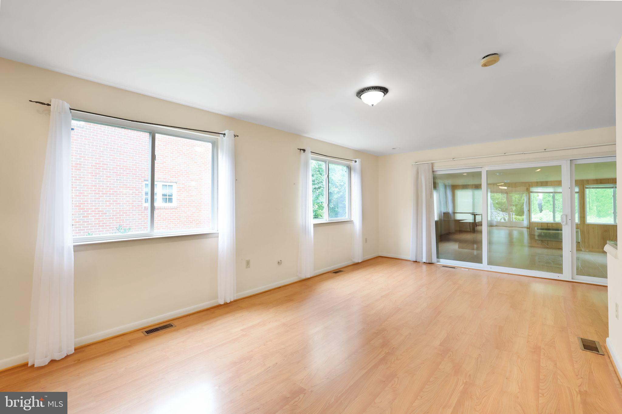 Real estate listing preview #12